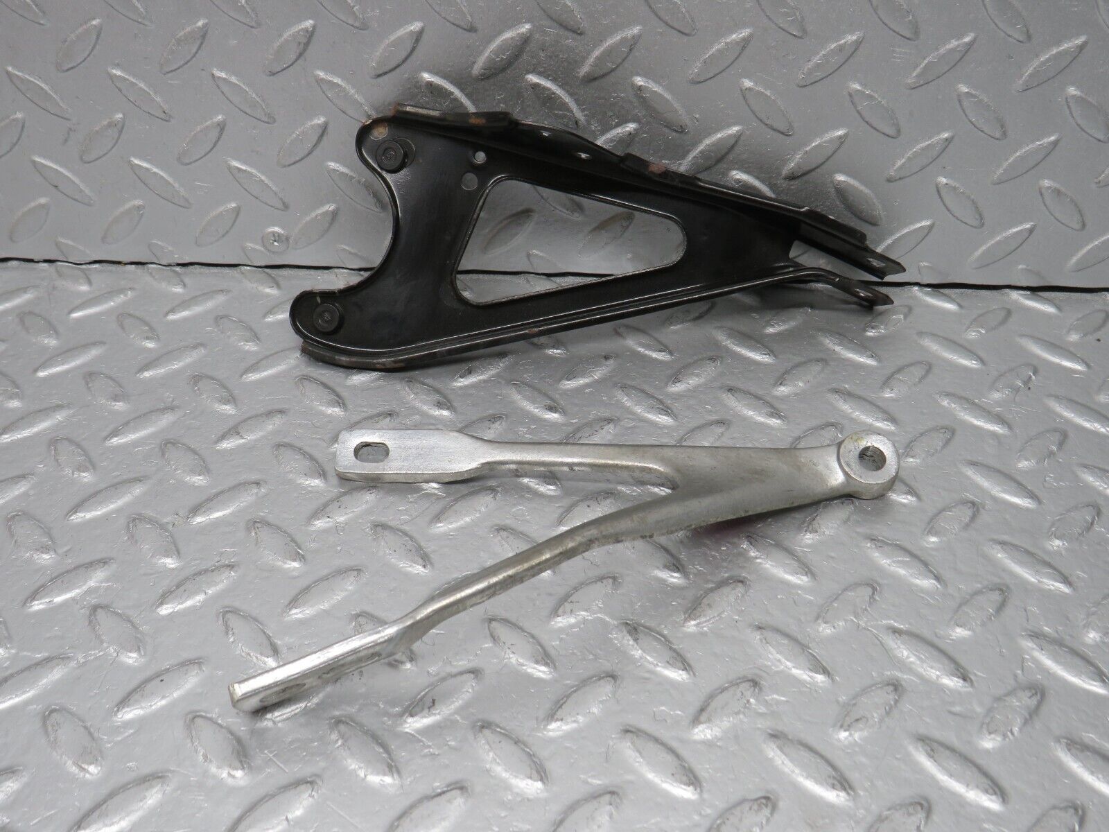 38867 Mercedes-Benz W201 190E 2.6L Steering Column Bracket