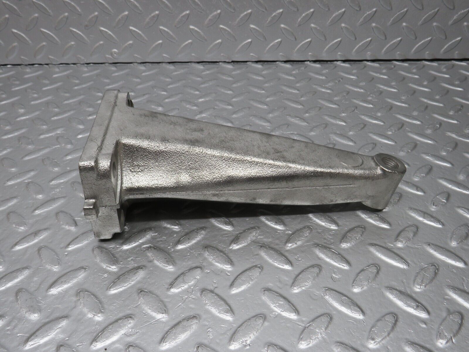 40300 Mercedes-Benz W110 230 Engine Mount Bracket Left Side 1802233004