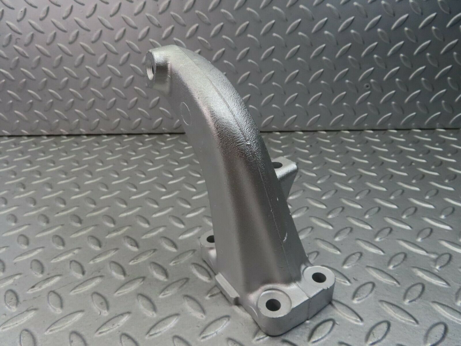 8326 Mercedes-Benz W123 Engine Mount Bracket Right Side 6152231404