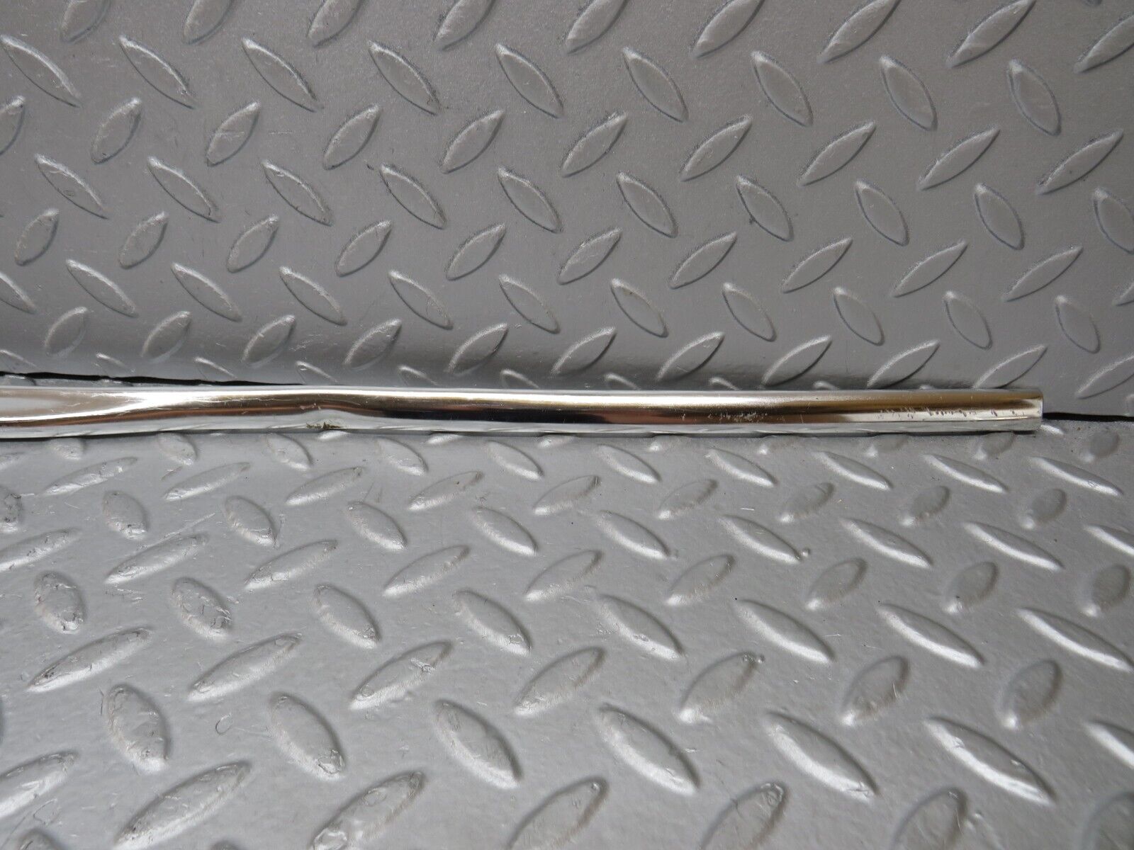 36952 Mercedes-Benz C126 420SEC Coupe Trunk Lid Handle Chrome