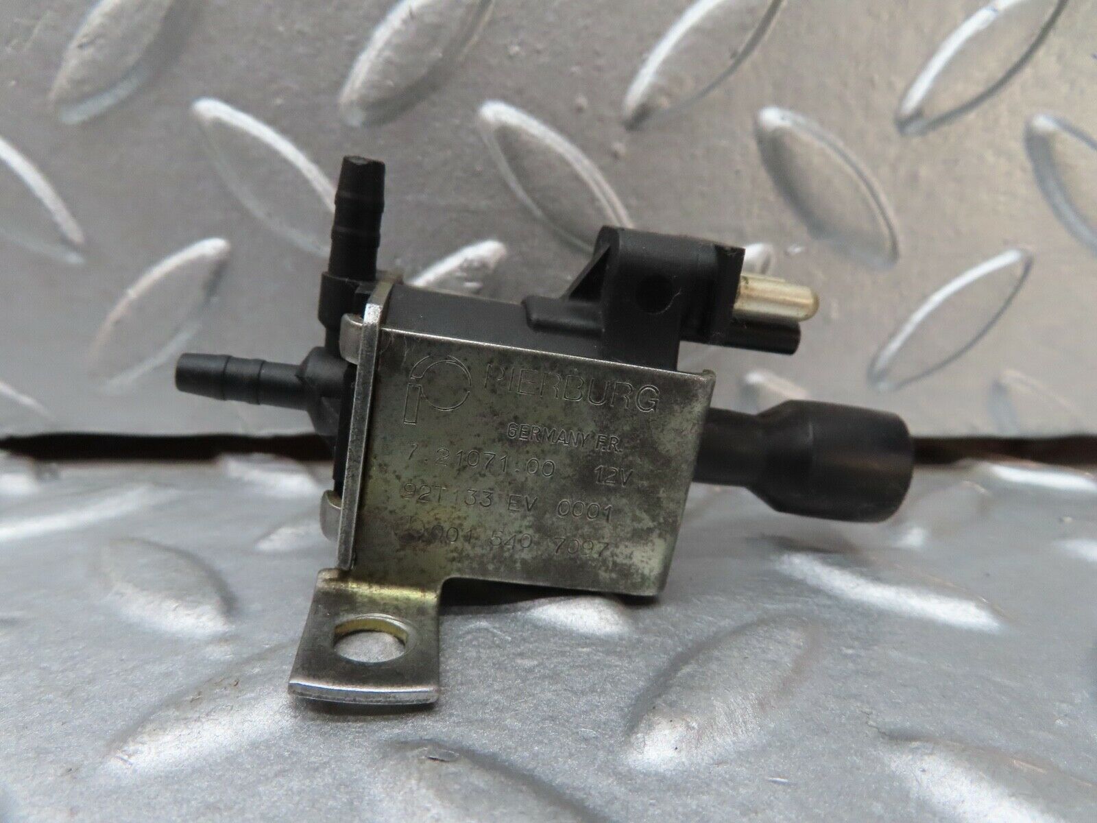 17448 Mercedes-Benz R129 300SL Coupe Vacuum Control Valve 0015407097