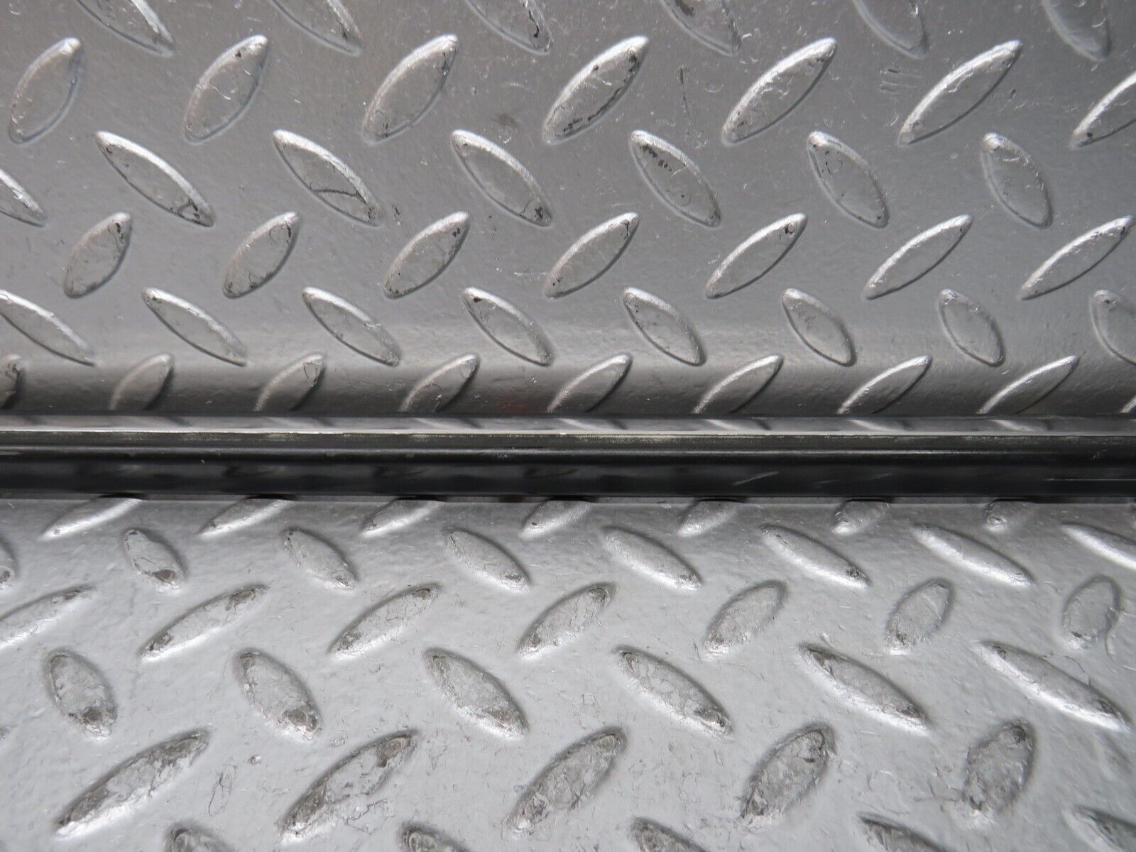 28623 Mercedes-Benz W123 280E Rear Left Door Centre Moulding Trim