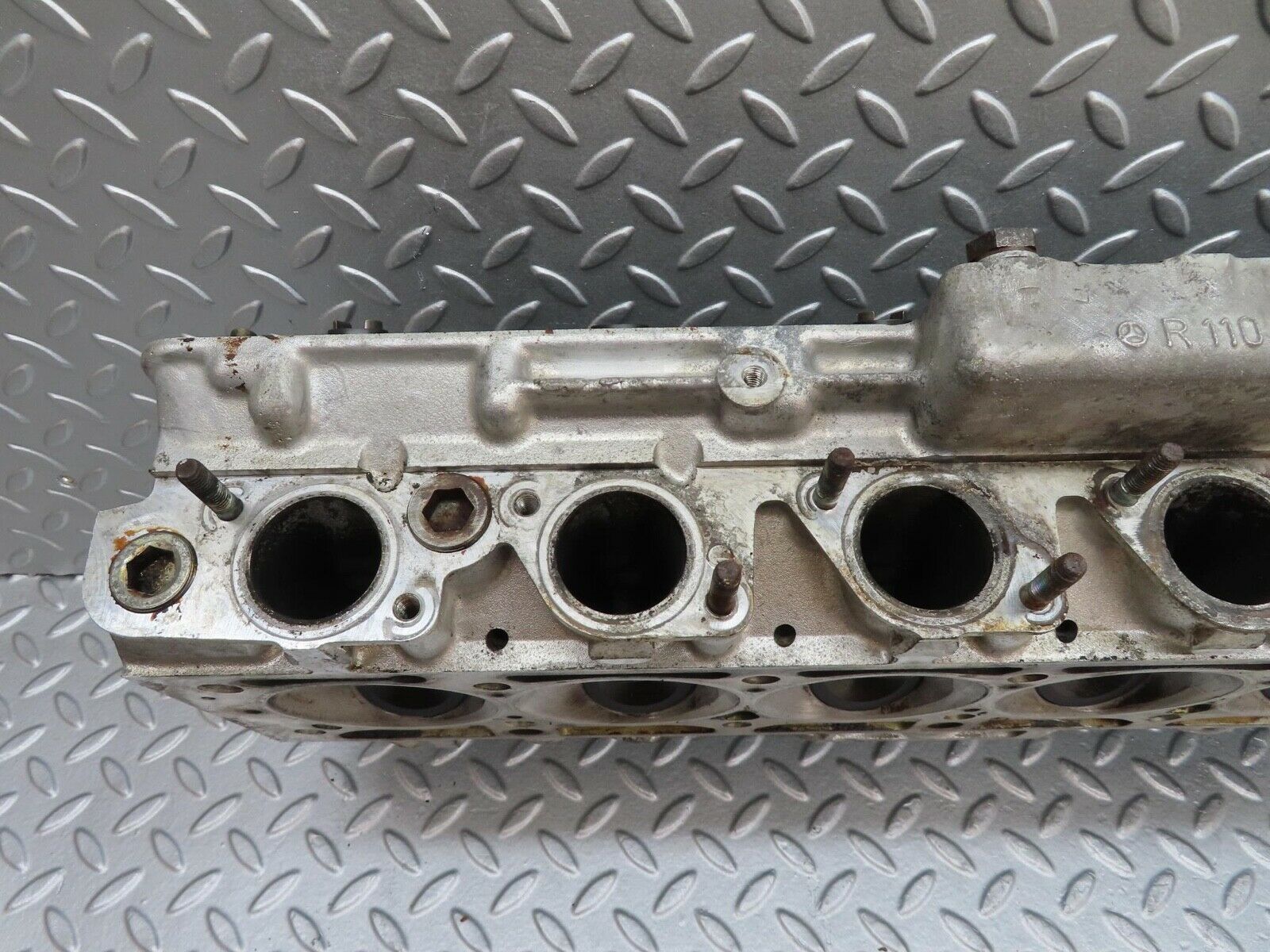 16072 Mercedes-Benz W123 280E Cylinder Head 1100161901