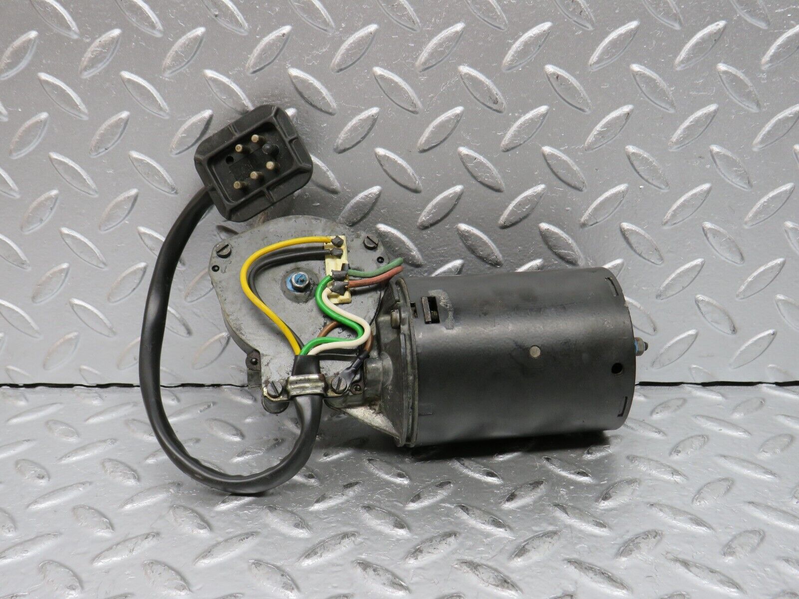 0534 Mercedes-Benz W123 230E Wiper Motor Bosch