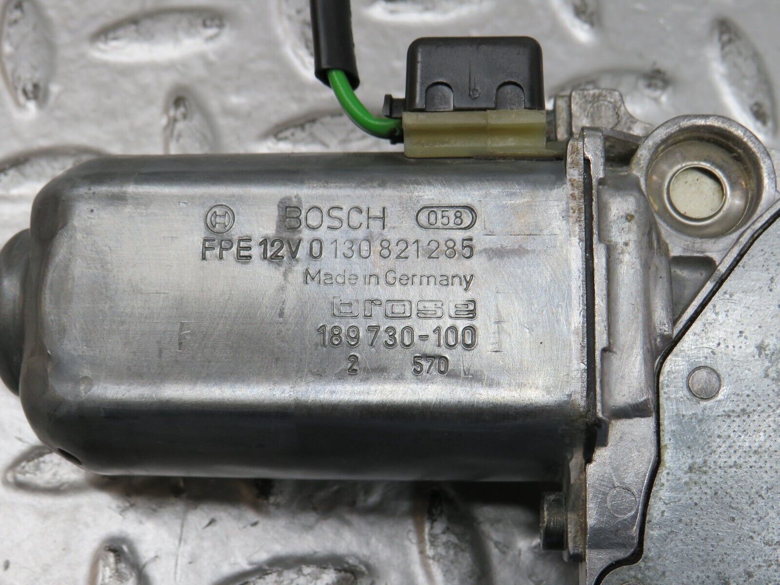 27662 Mercedes-Benz S124 300TE Window Regulator Motor Right Bosch 0130821285