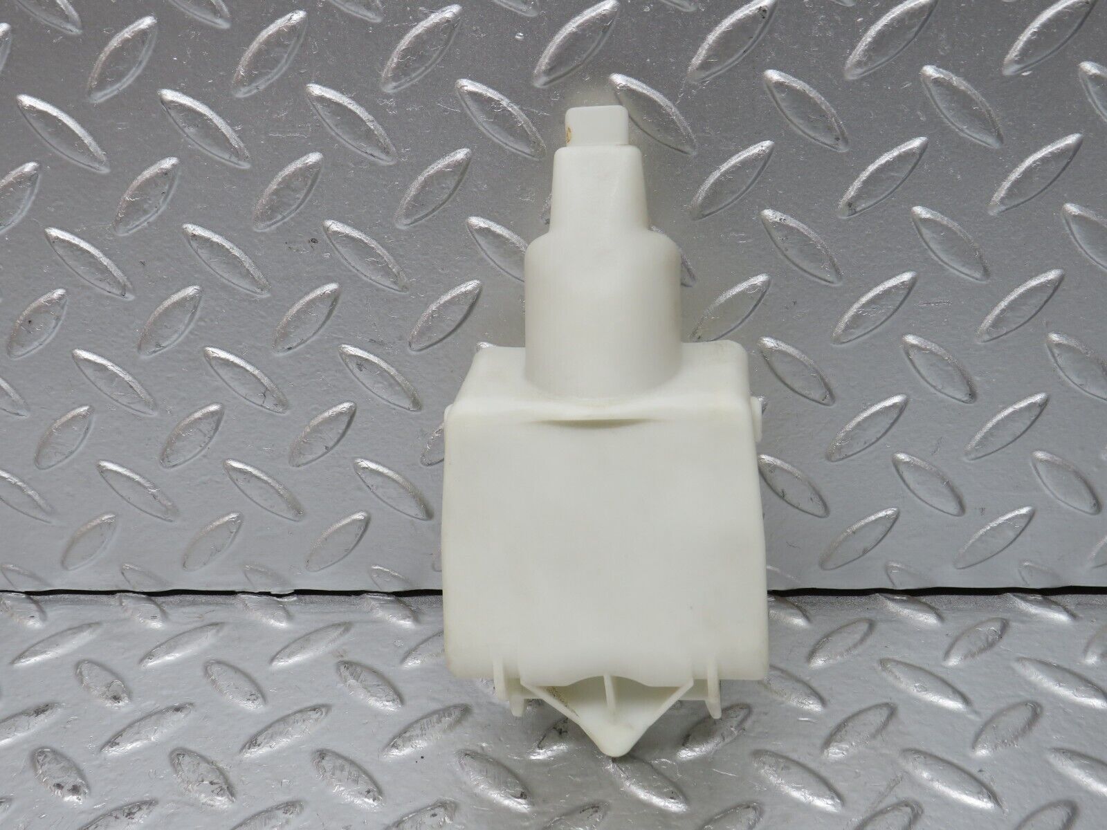 31222 Mercedes-Benz S124 220TE Rear Door Lock Vacuum Actuator Cover 1248050590