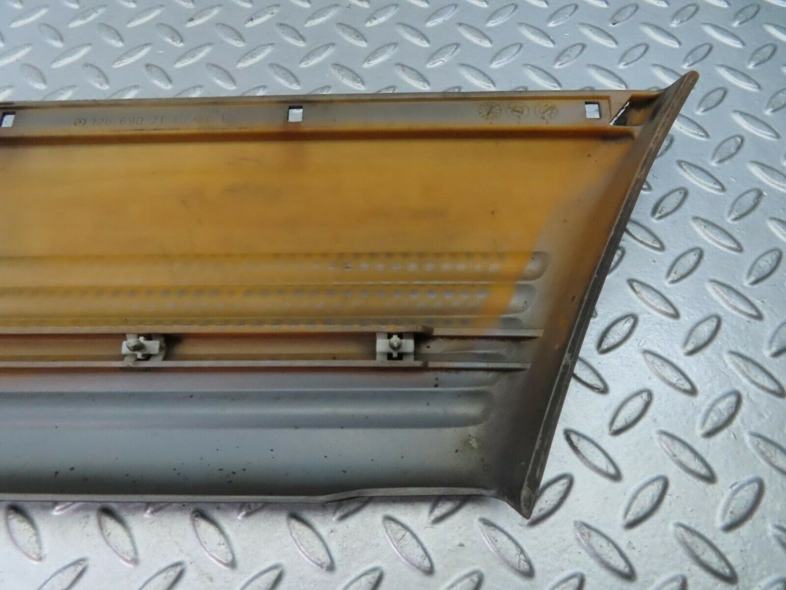 9072 Mercedes-Benz W126 Front Left Fender Wing Moulding Trim 1266902140