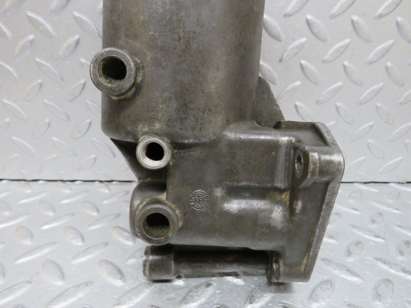 37150 Mercedes-Benz C126 420SEC Coupe Oil Filter Housing 0011846525 1171802511