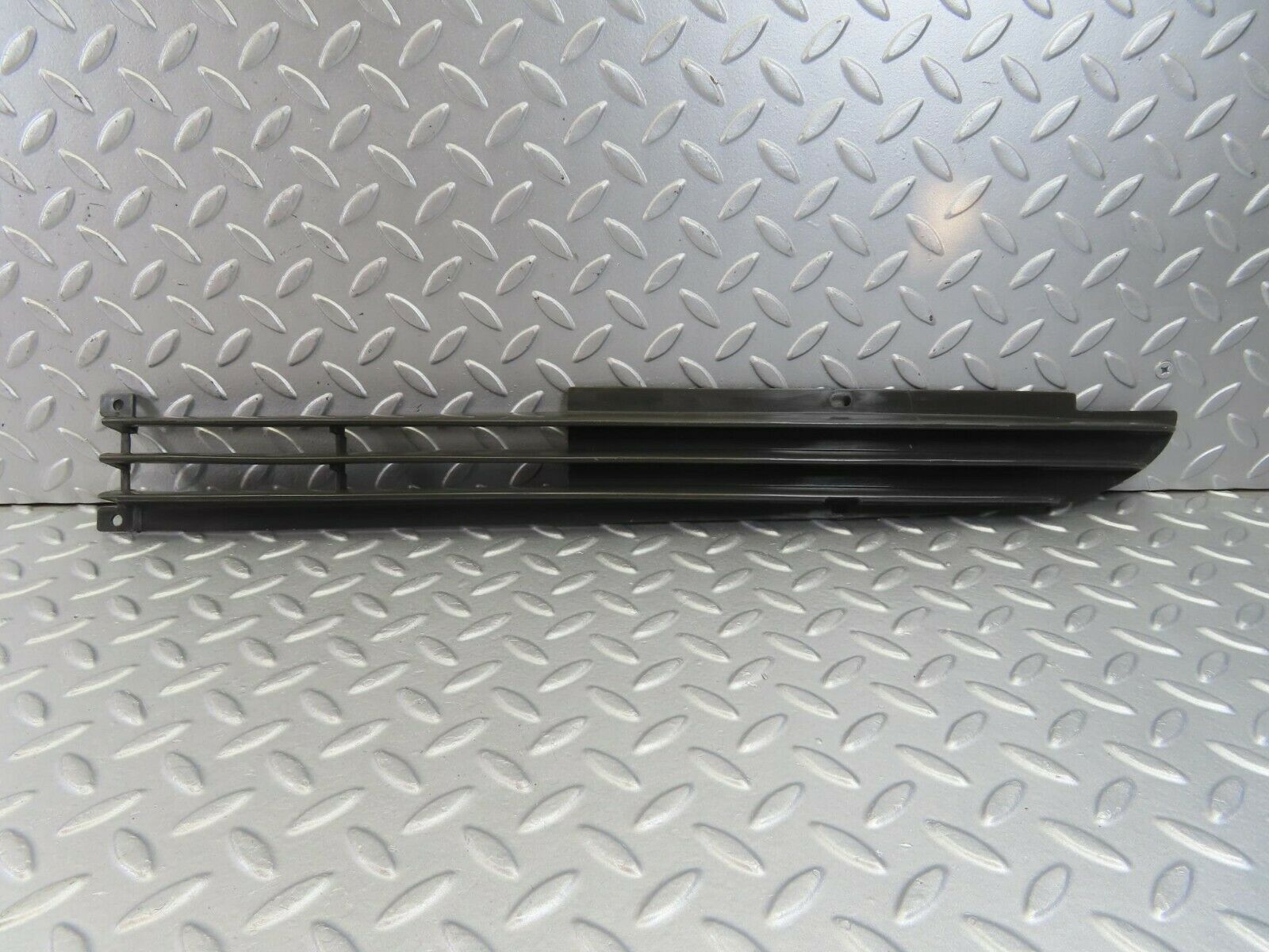 8859 Mercedes-Benz W115 Front Lower Grill Left