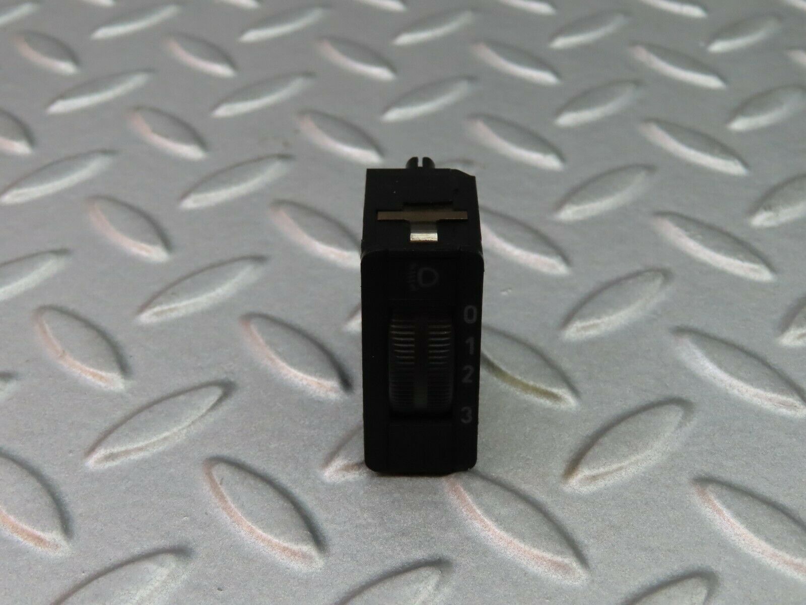 5799 Mercedes-Benz W123 200 Headlight Level Switch 0008000473