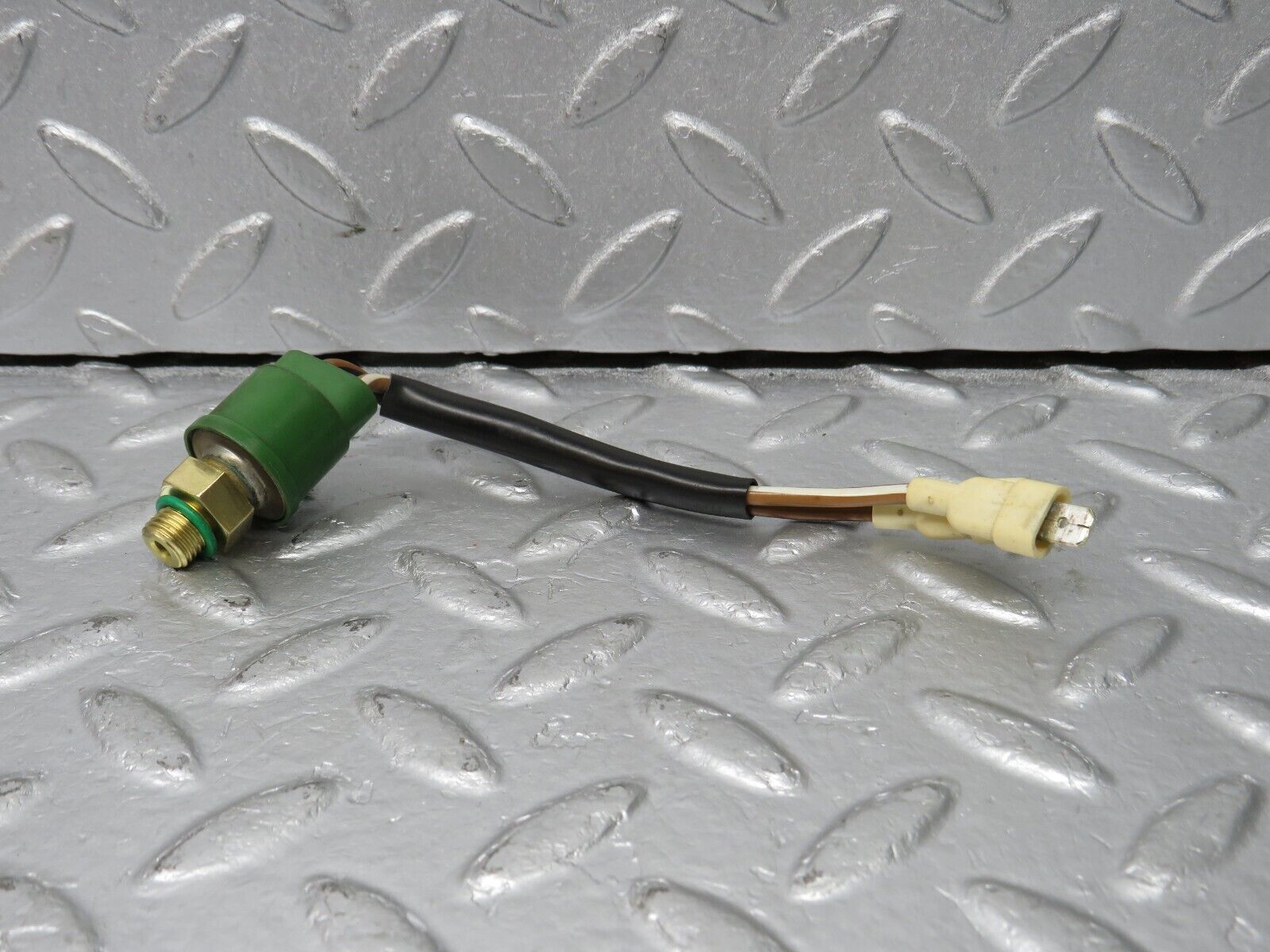 39724 Mercedes-Benz R129 320SL Coupe Aircon Pressure Switch 0048206710