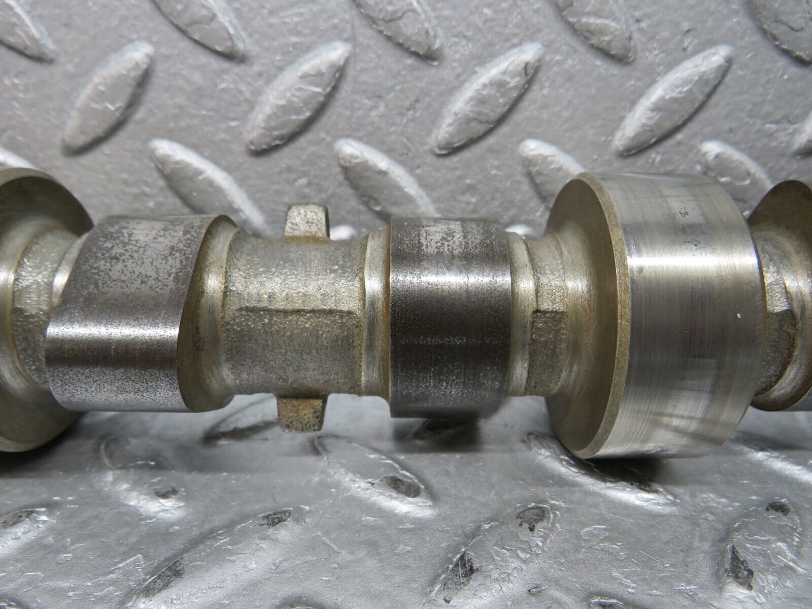 37135 Mercedes-Benz C126 420SEC Coupe Camshaft Left Side 11710