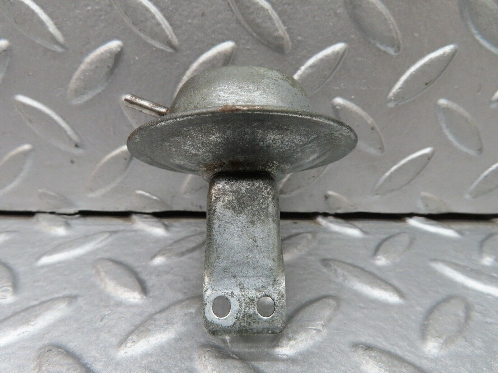 18425 Mercedes-Benz W111 220SE Coupe Ignition Distributor Vacuum Control Valve