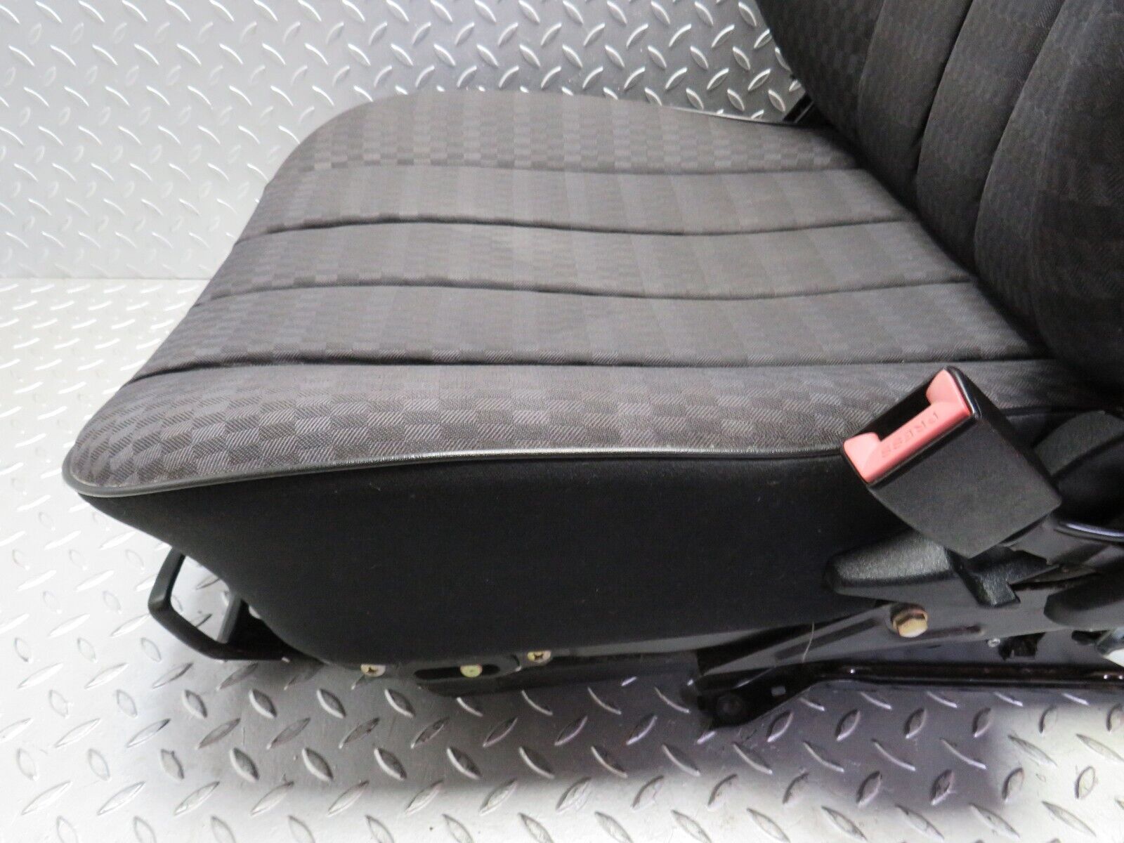 31576 Mercedes-Benz W201 190LE 1.8L Front Right Driver Seat Black