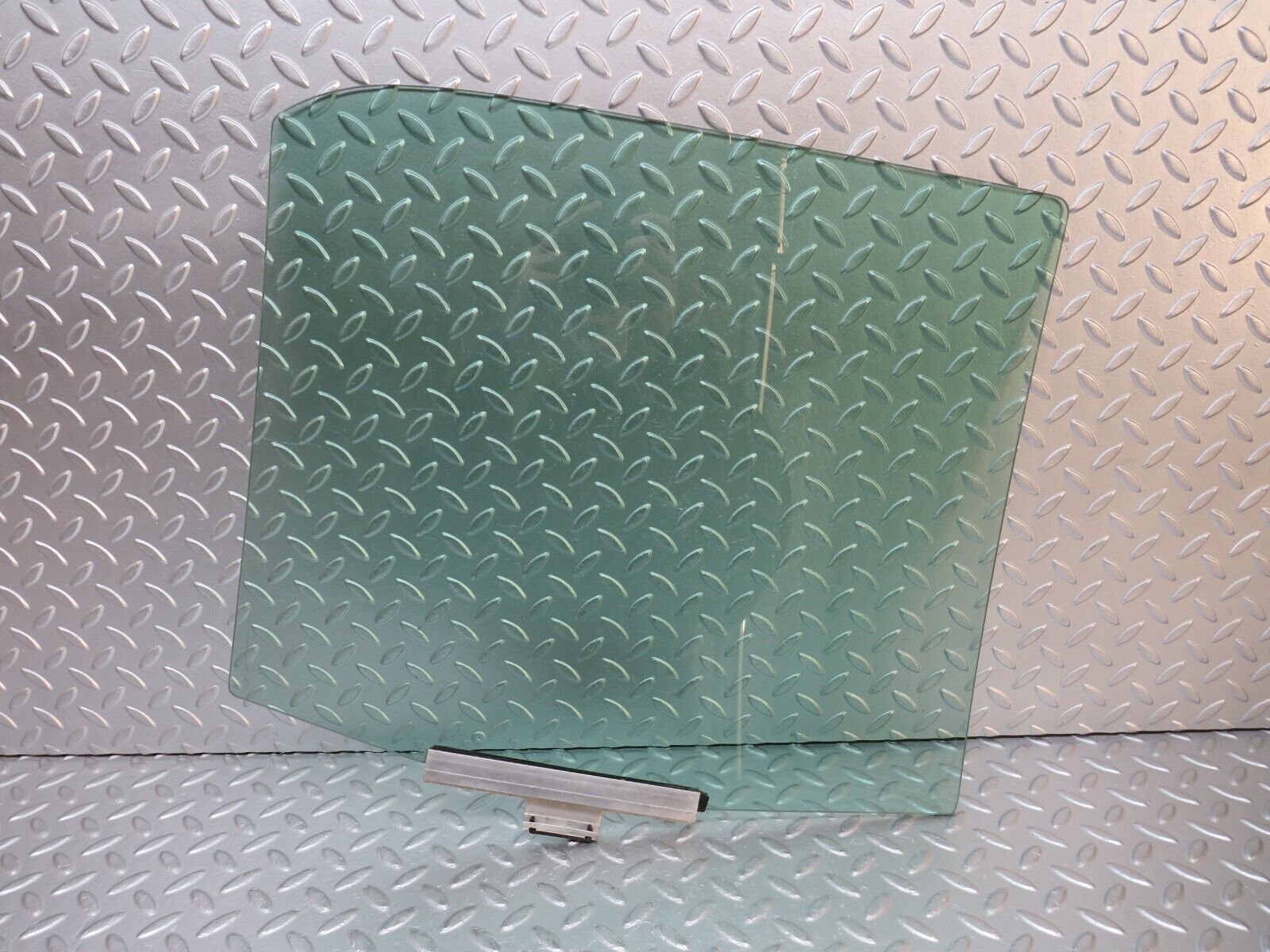 30421 Mercedes-Benz W124 230E Rear Left Door Window Glass