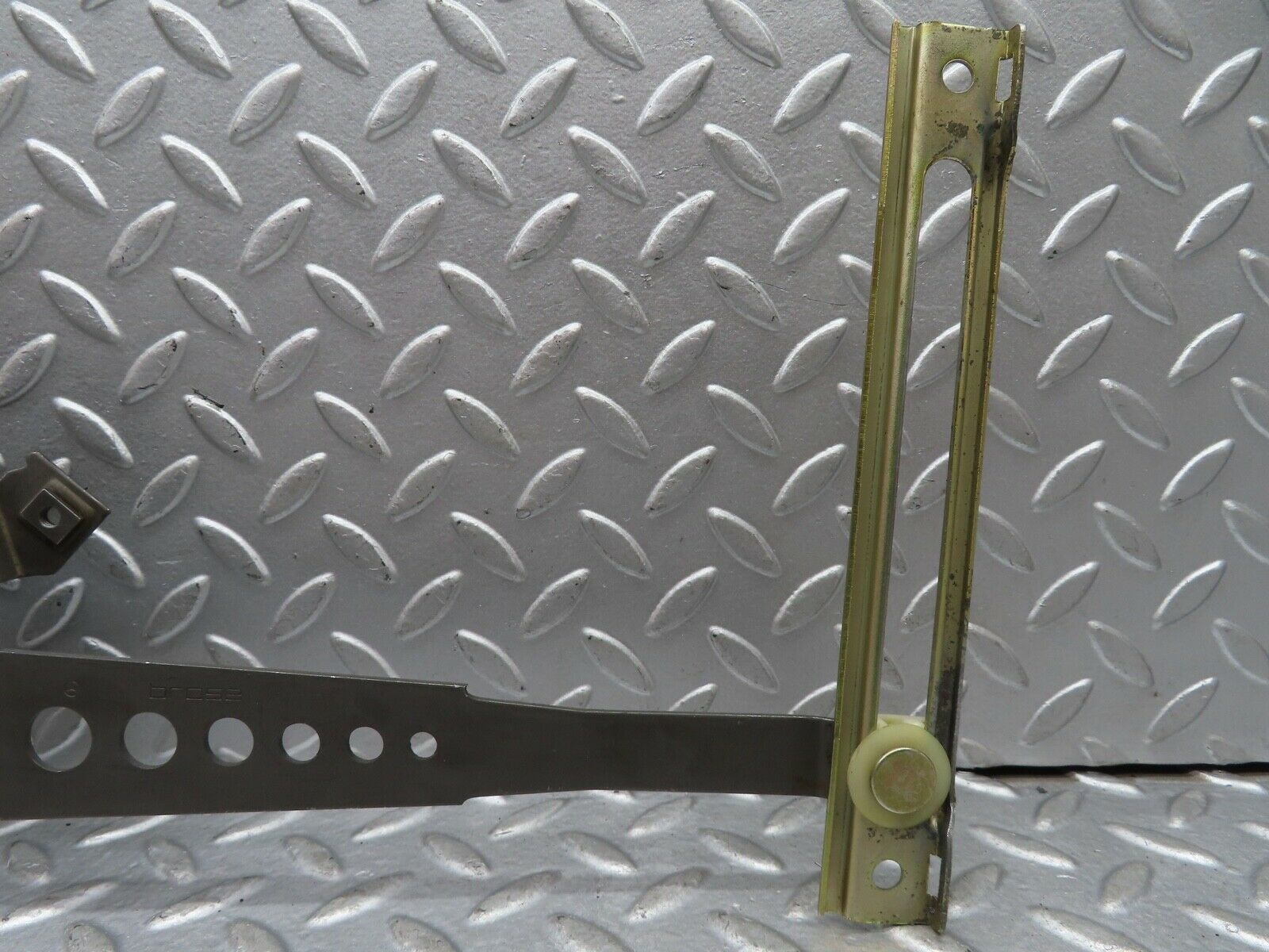 19235 Mercedes-Benz W123 300D Rear Left Manual Window Regulator