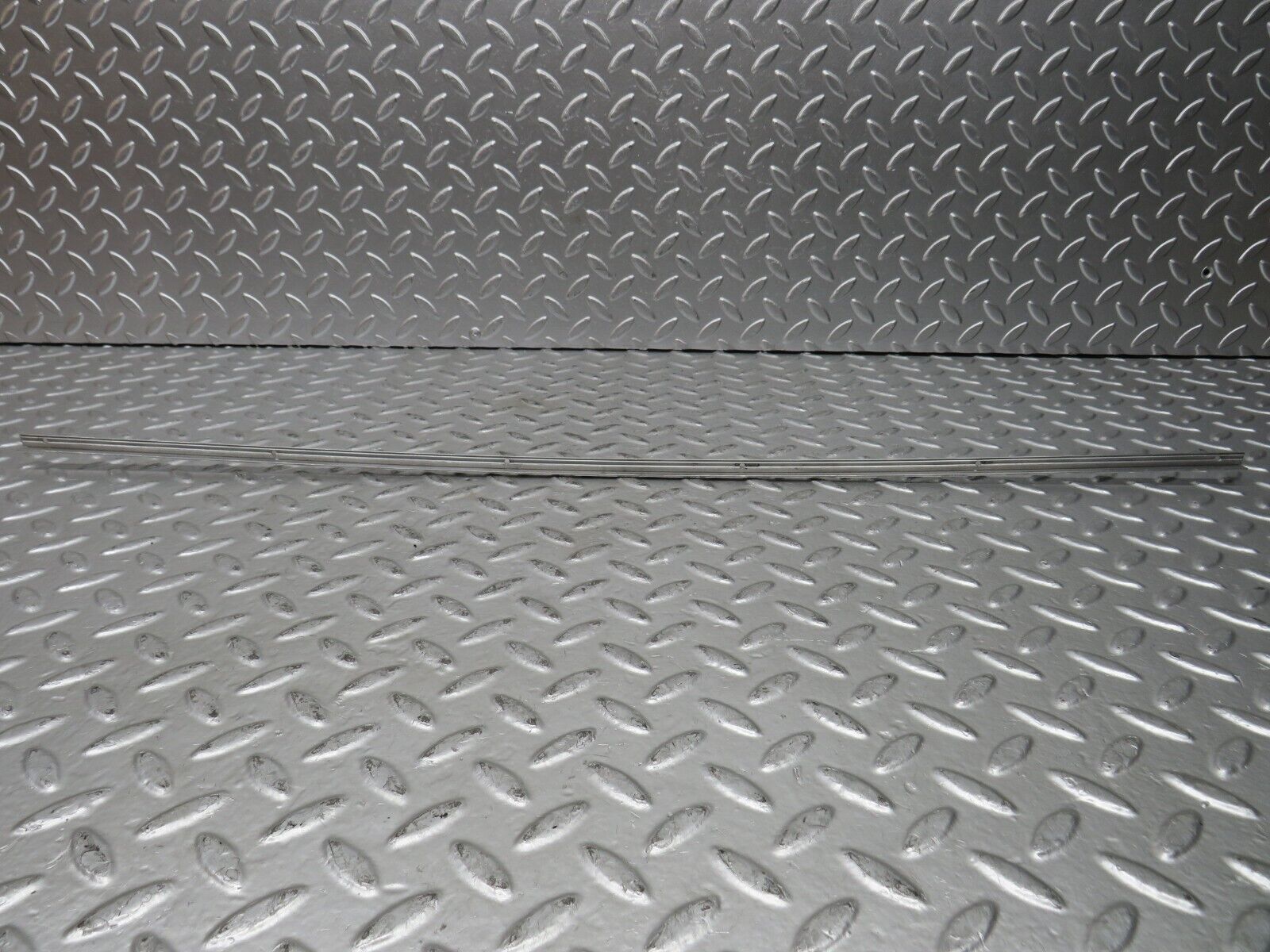 27734 Mercedes-Benz S124 300TE Wagon Sunroof Chrome Trim