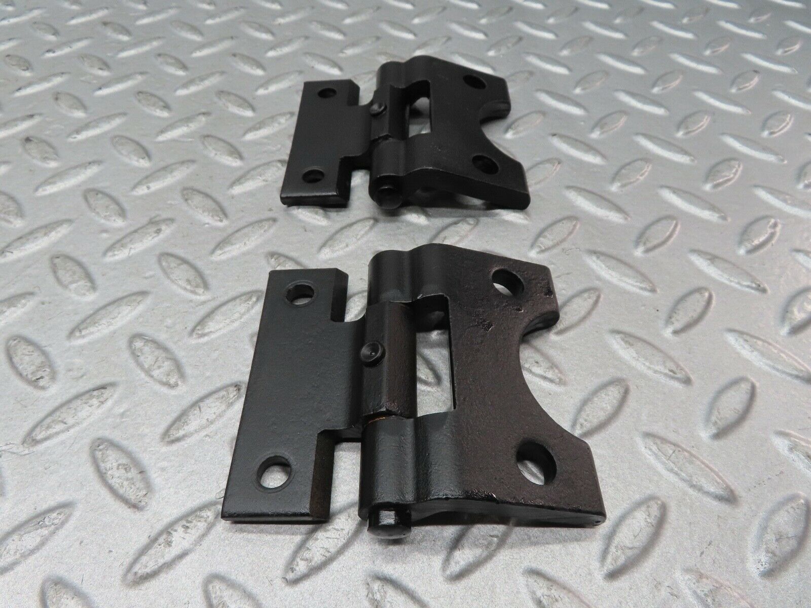 17829 Mercedes-Benz W116 450SEL Door Hinges Front Right