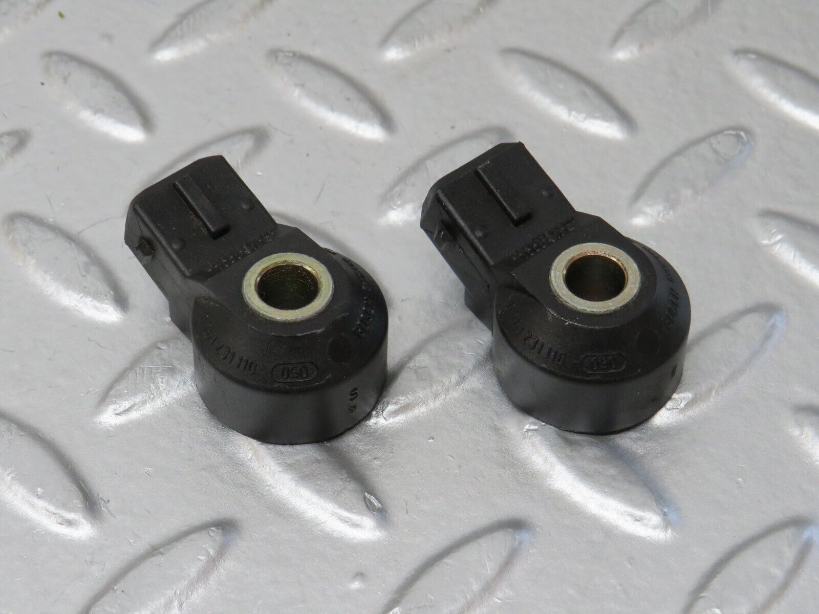 34963 Mercedes-Benz W210 320E Knock Sensor 2x 0031538628