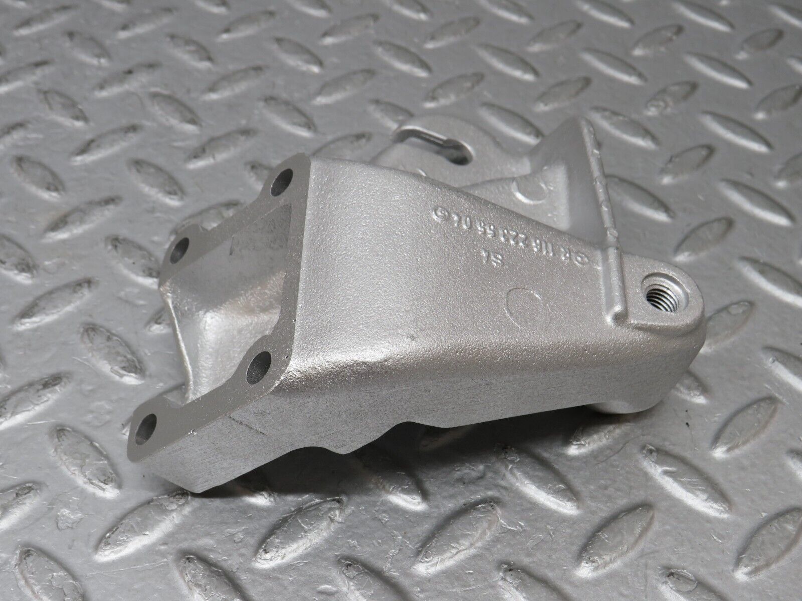 36352 Mercedes-Benz W126 420SE Engine Mount Bracket Right Side 1162235504