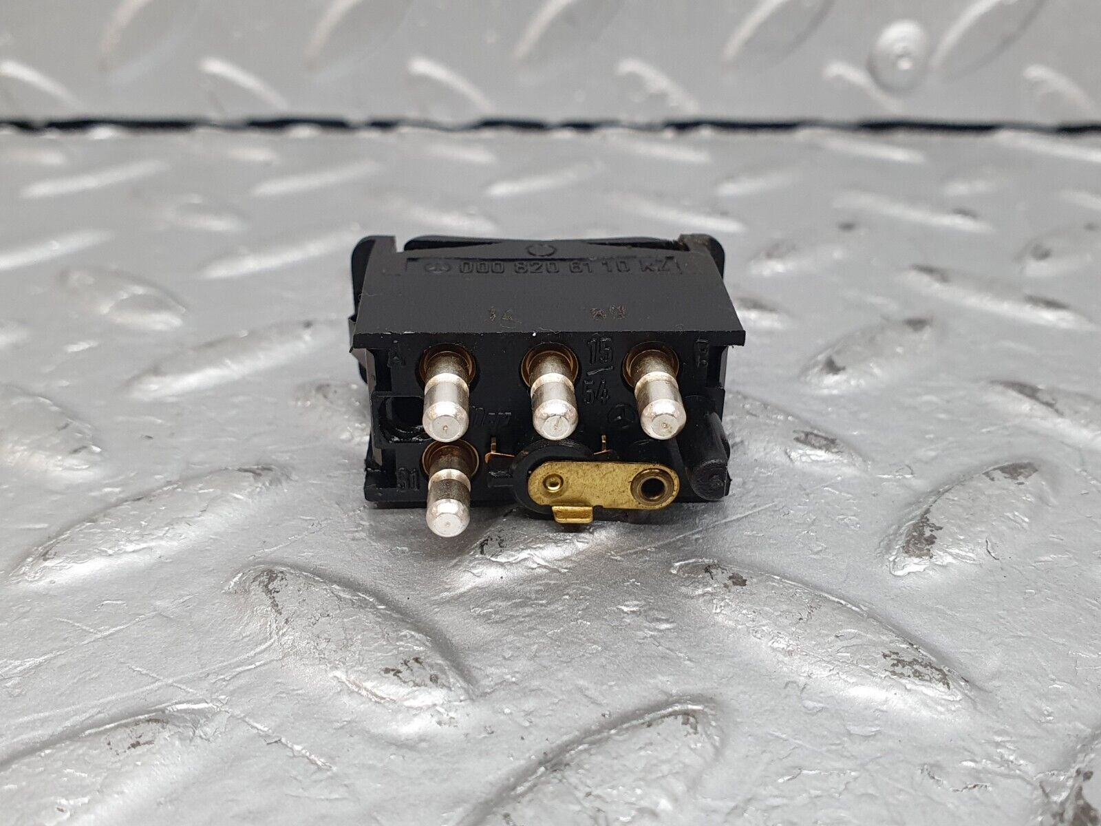 41100 Mercedes-Benz W126 300SE Rear Windscreen Defroster Switch 0008206110