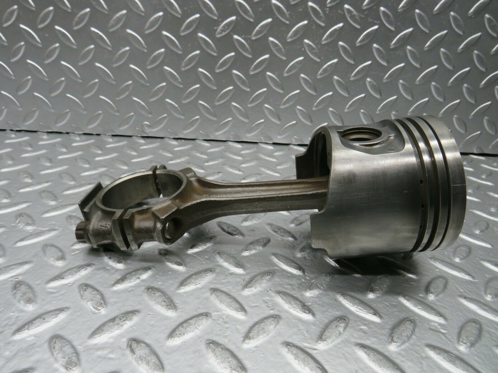 22800 Mercedes-Benz C107 450SLC Coupe Piston With Connecting Rod 92.48 mm