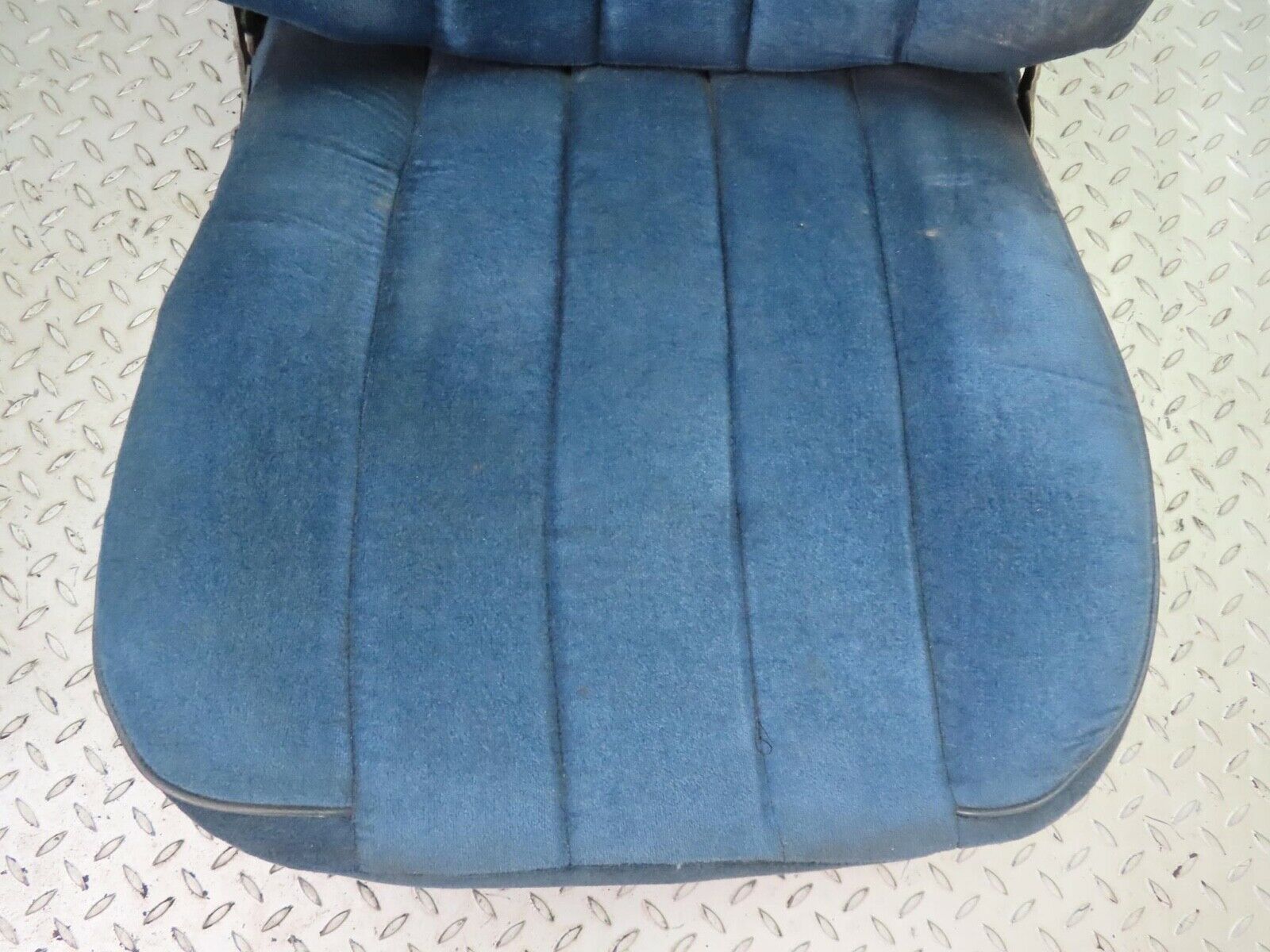 14007 Mercedes-Benz C107 280SLC Front Left Seat Blue