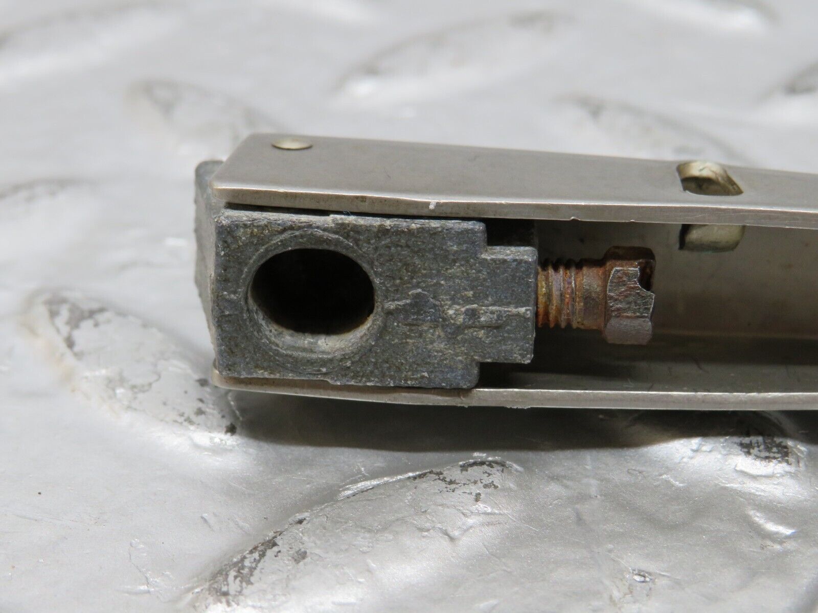 26051 Mercedes-Benz W116 450SE Headlight Wiper Arm Left Bosch