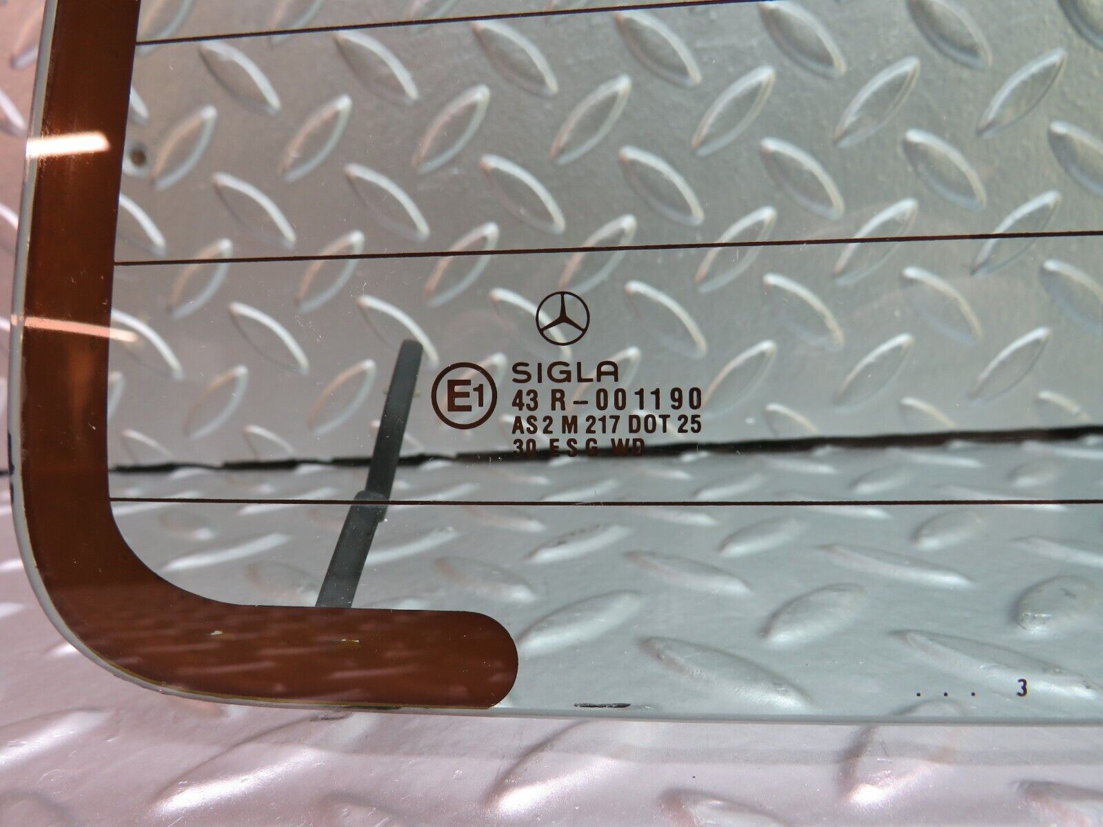 31424 Mercedes-Benz S124 220TE Wagon Tailgate Heated Windscreen