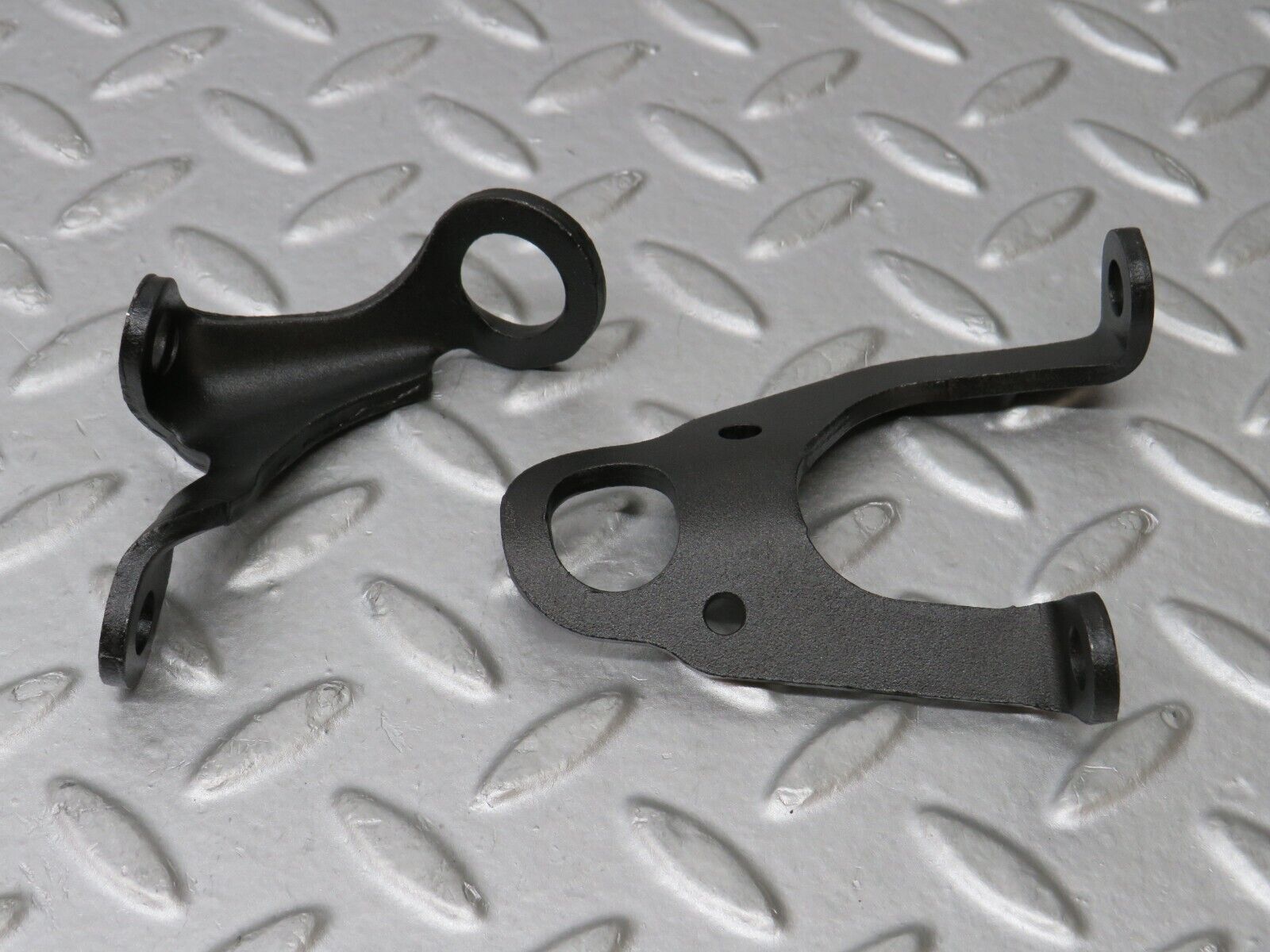 36358 Mercedes-Benz W126 420SE Engine Lifting Eyes Hooks