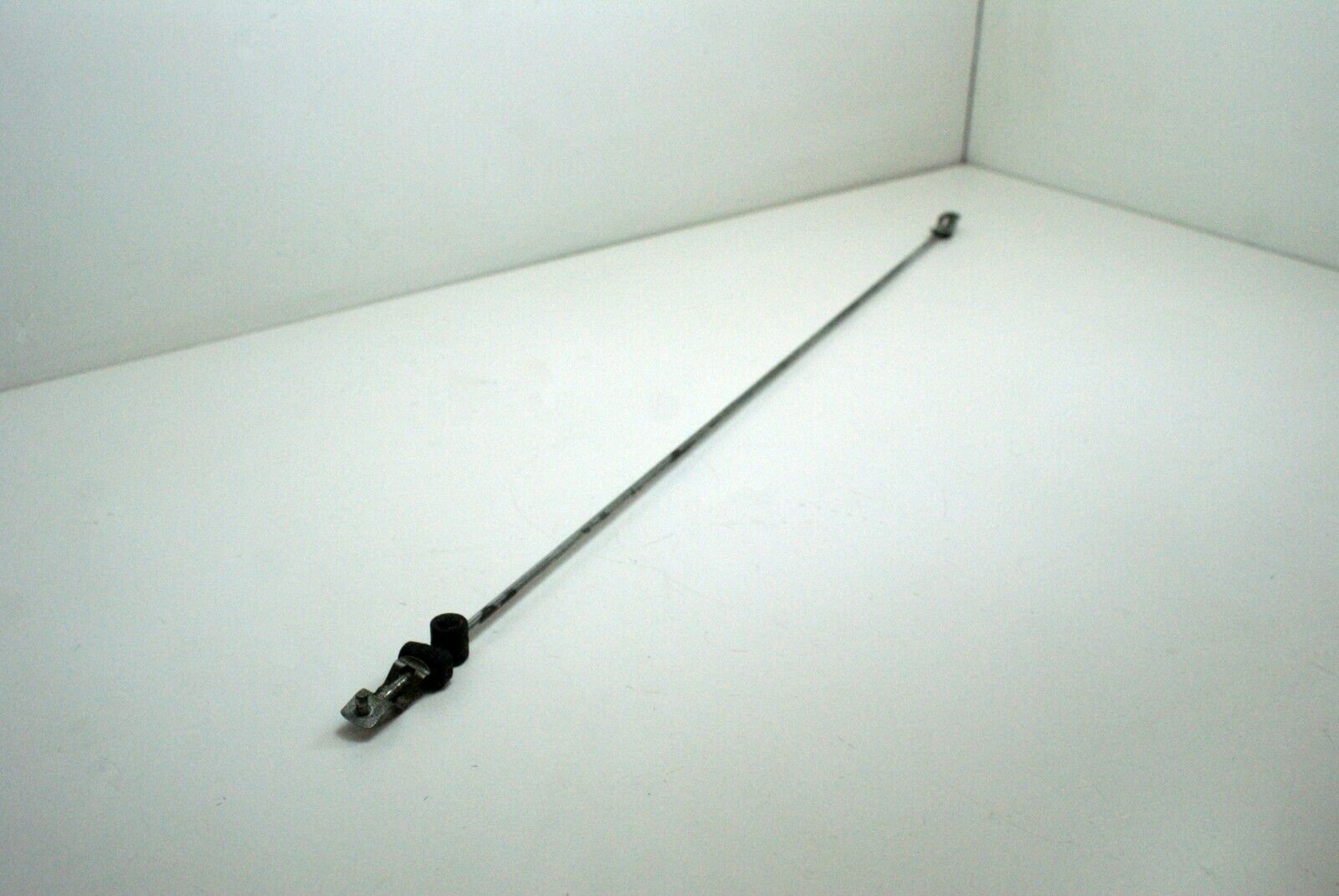 2070 Mercedes-Benz W105 219 PONTON Door Lock Control Bar Front Left