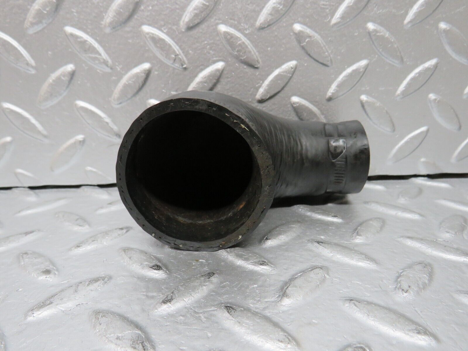 30132 Porsche 924 Radiator Hose 046121051