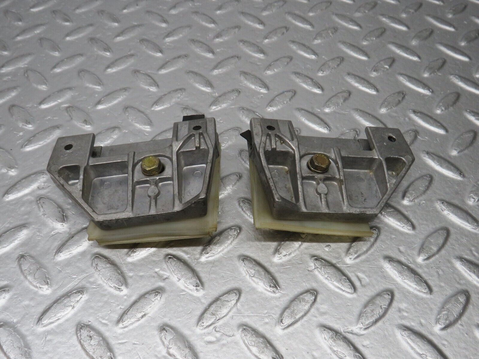 38356 Mercedes-Benz R129 280SL Coupe Door Window Guide Bracket 1247250132 1247250232