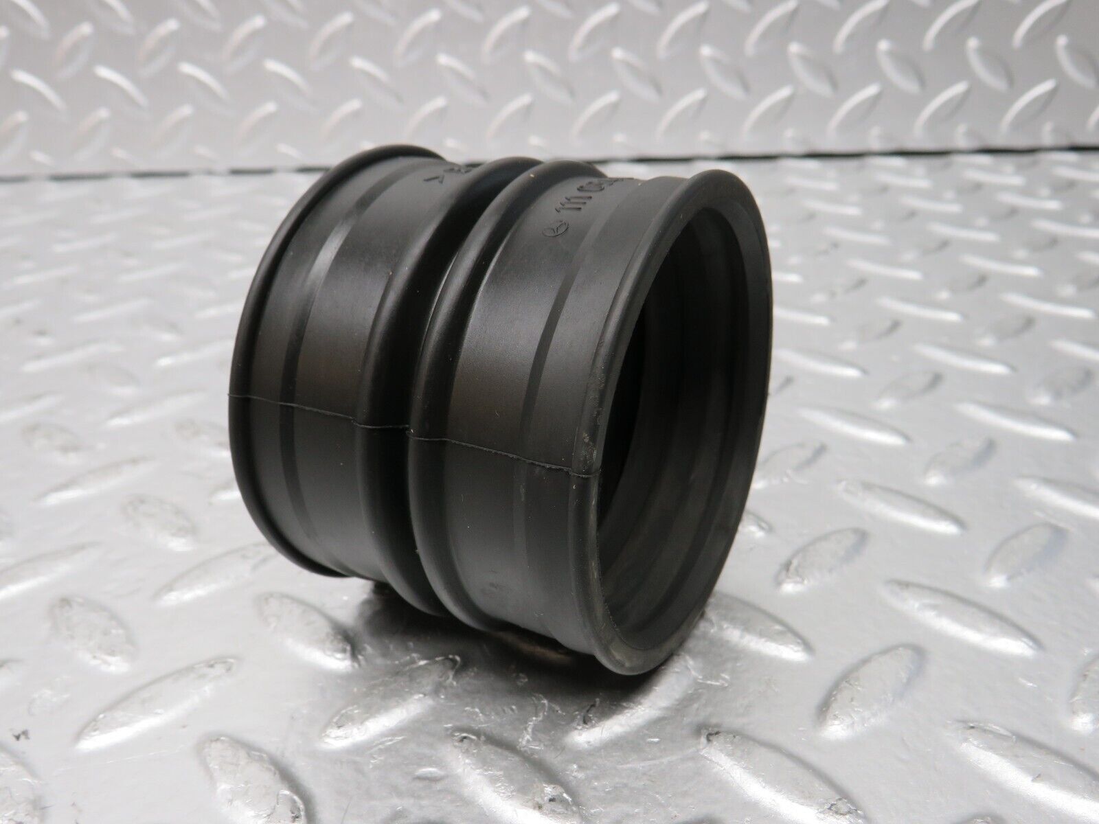 31242 Mercedes-Benz S124 220TE Wagon Air Intake Pipe 1110940291