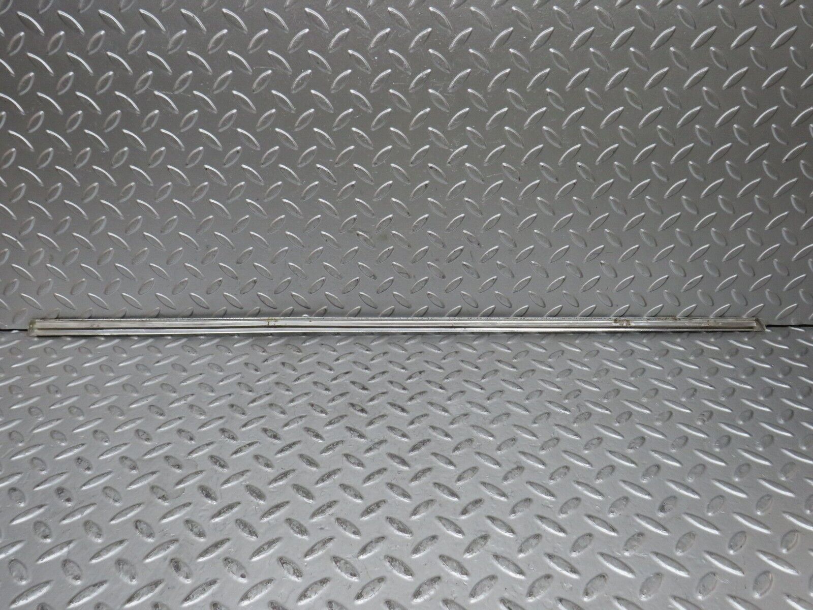 28884 Mercedes-Benz W123 230E Front Right Door Chrome Moulding Trim