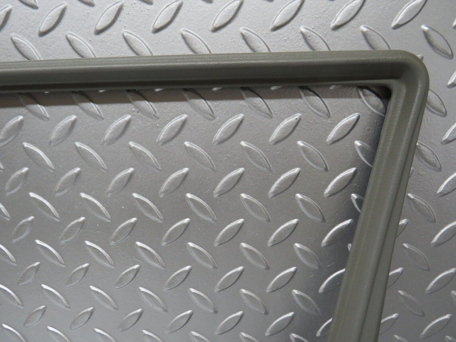 25750 Mercedes-Benz W124 280E F. Right Door Window Frame Trim Cover 1247250271