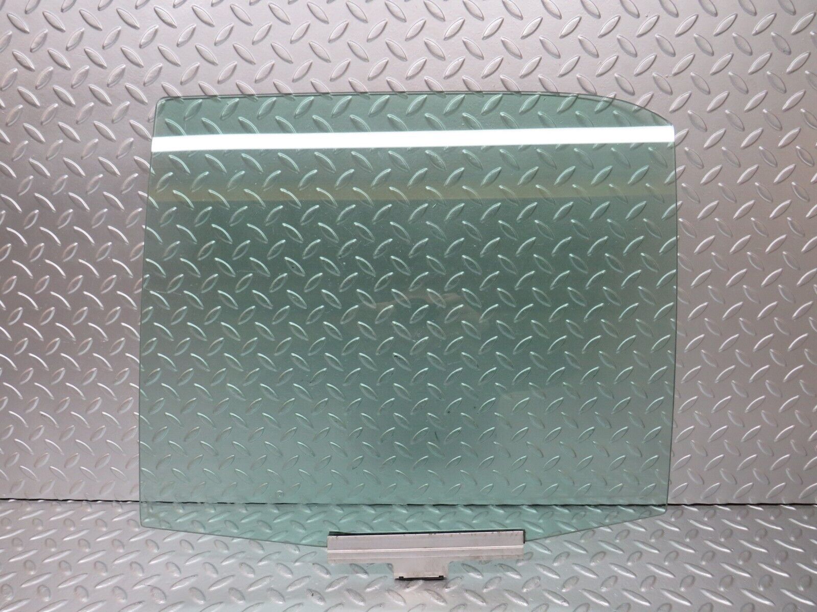 25643 Mercedes-Benz W124 280E Rear Left Door Window Glass