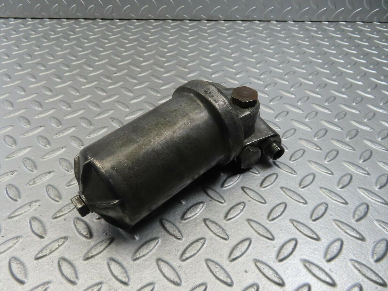 8936 Mercedes-Benz W108 Oil Filter Housing