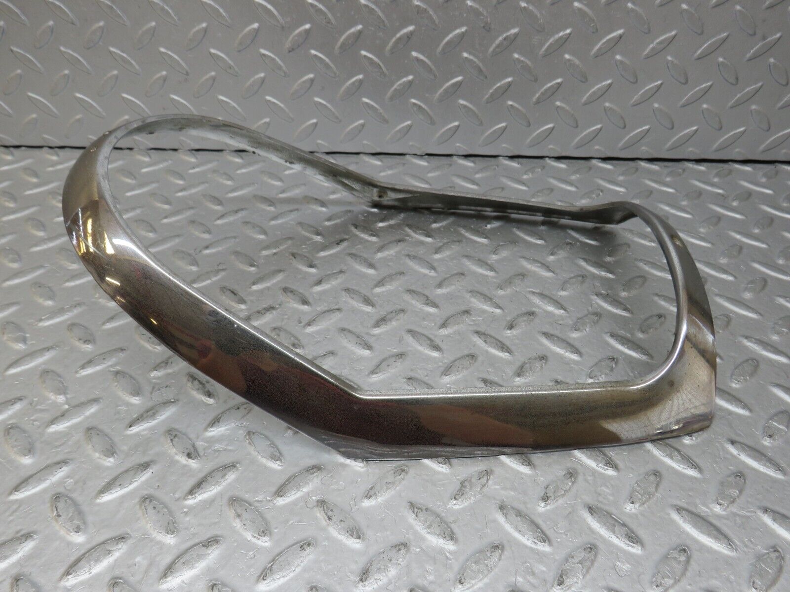 35752 Mercedes-Benz W108 Headlight Chrome Frame