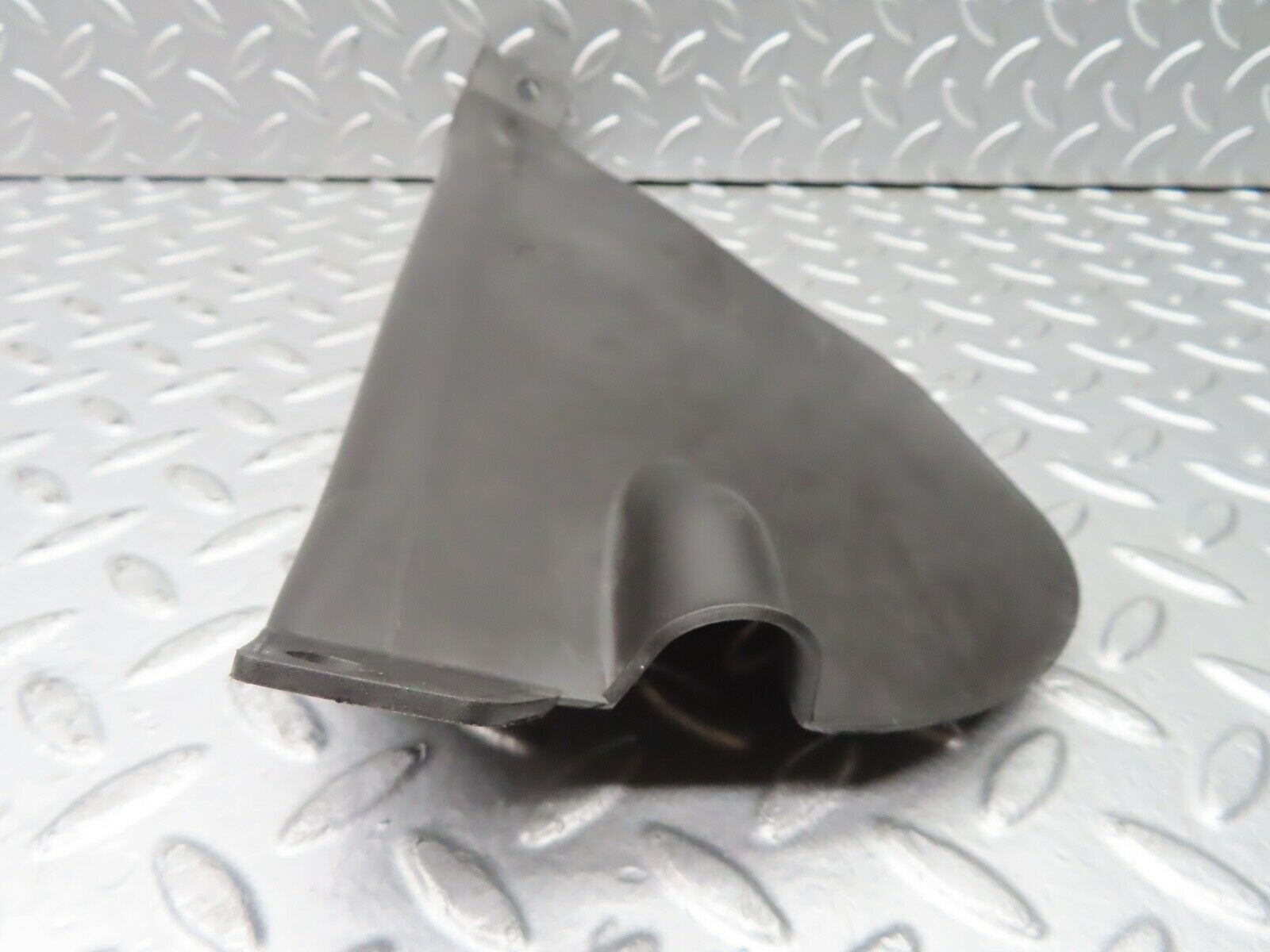 21632 Mercedes-Benz W126 300SE Vacuum Pump Housing Cover 1268050914