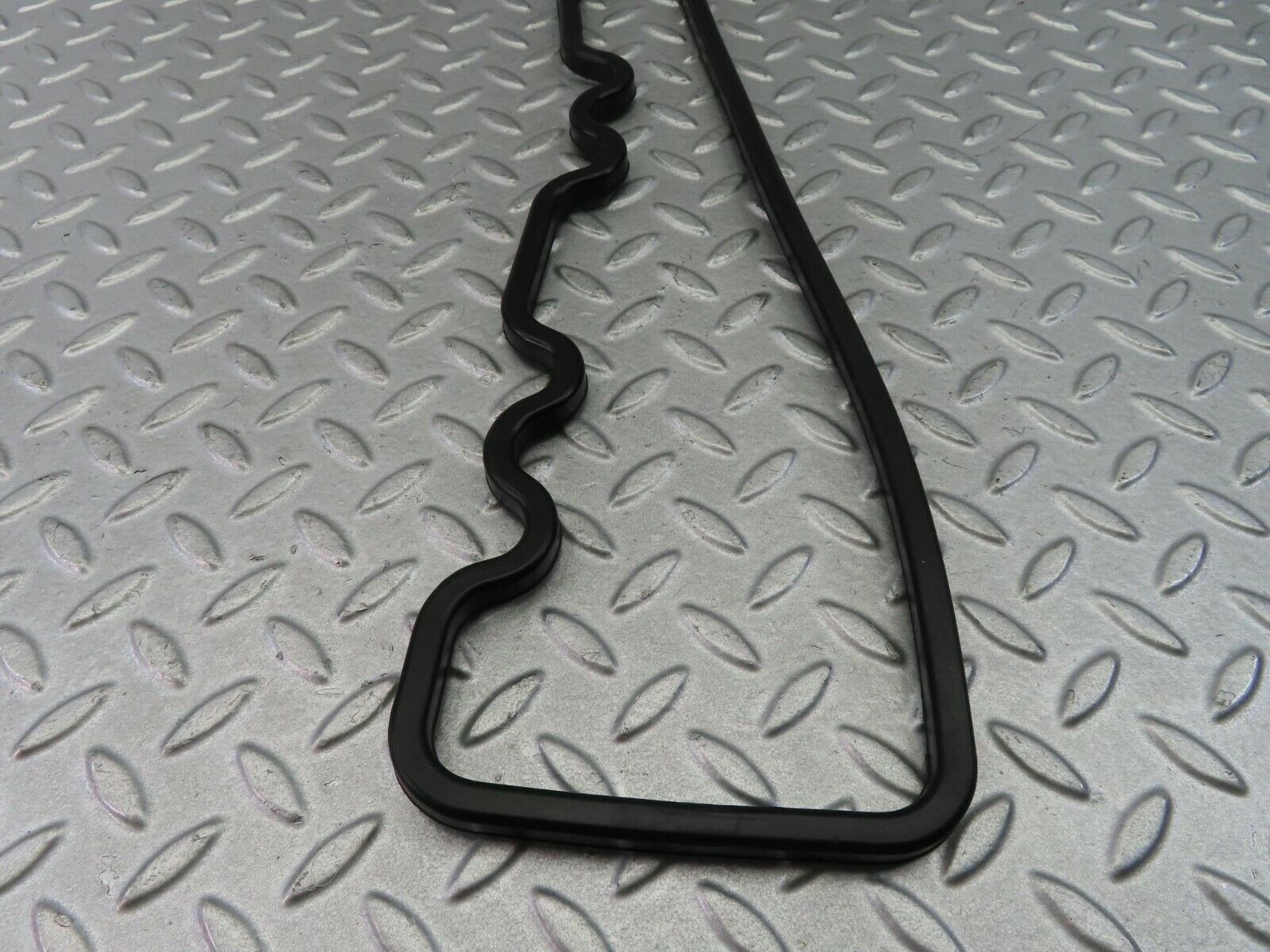 8103 Mercedes-Benz W108 Valve Cover Gasket Seal 1300160221