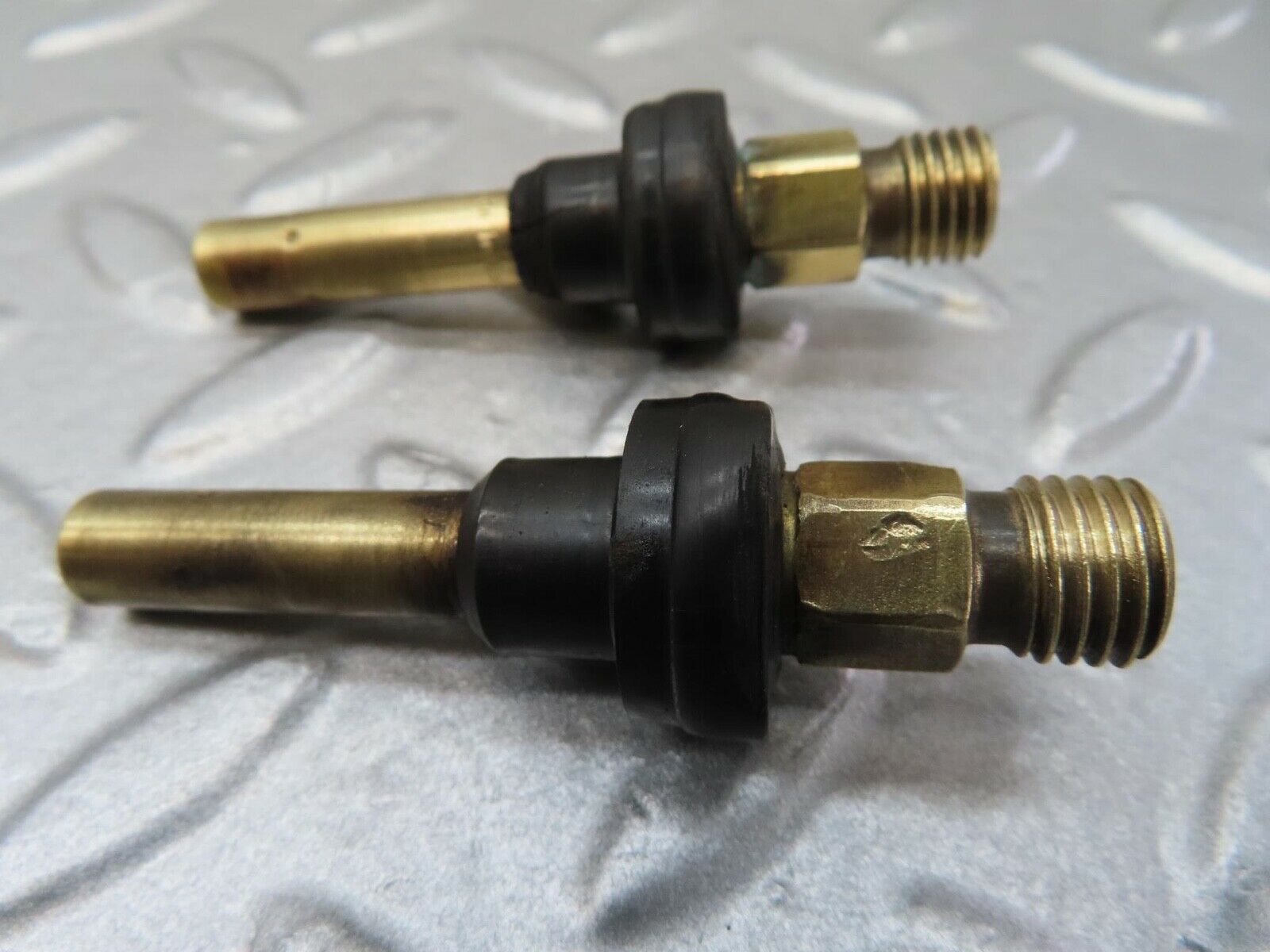 15938 Mercedes-Benz W123 280E 2x Fuel Injectors Bosch 0437502010