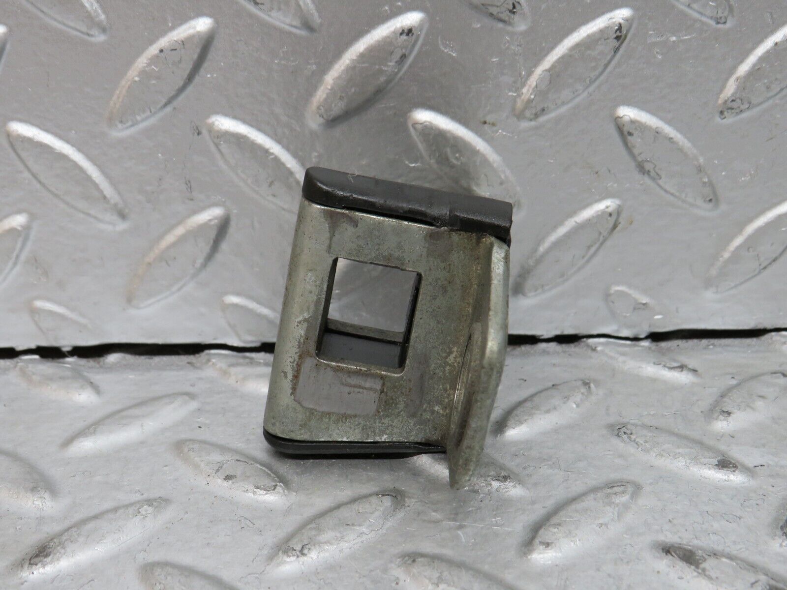 29122 Mercedes-Benz C124 320CE Coupe Door Lock Latch