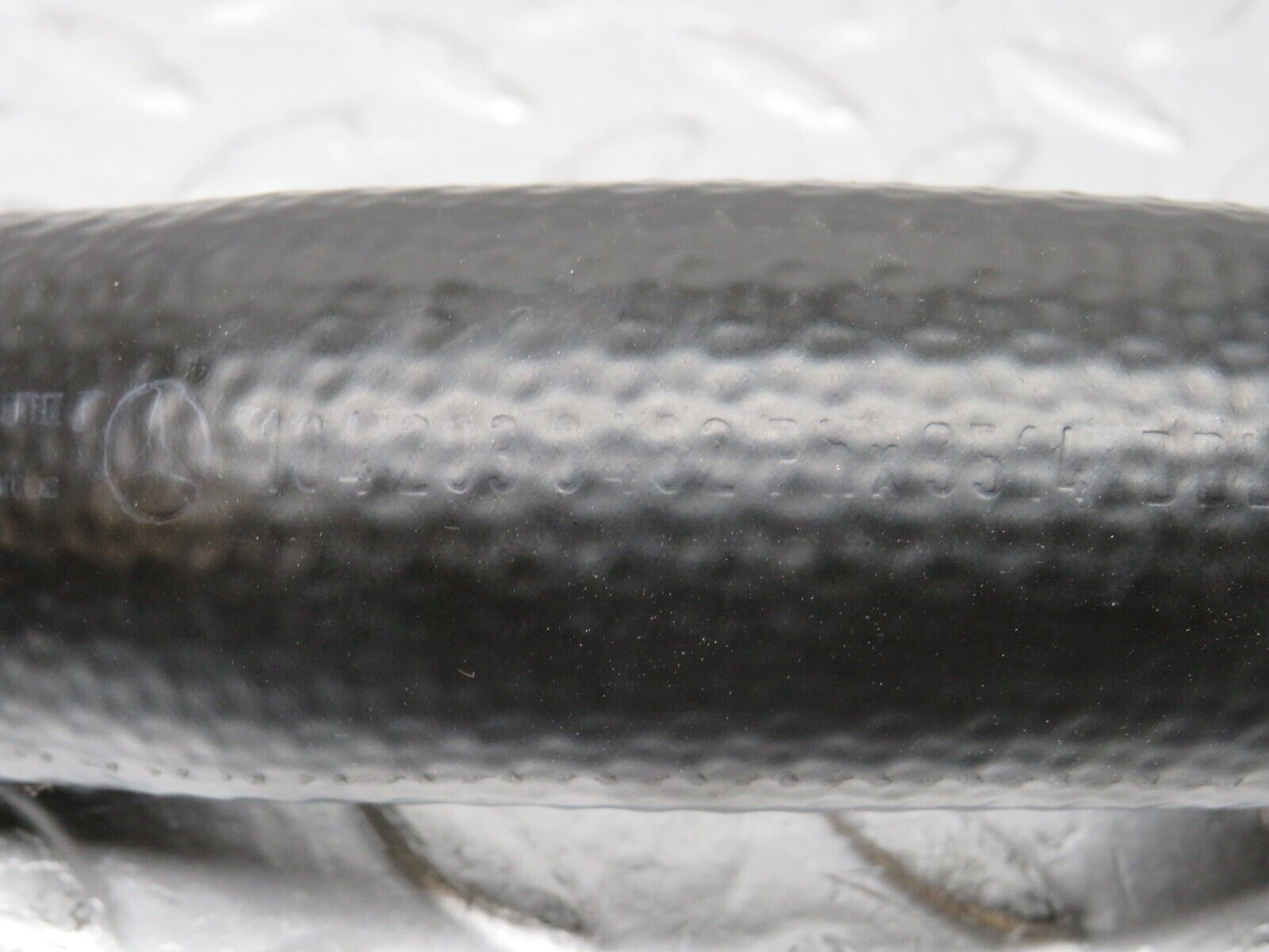 38563 Mercedes-Benz R129 280SL Coupe Radiator Hose Pipe 1042030482