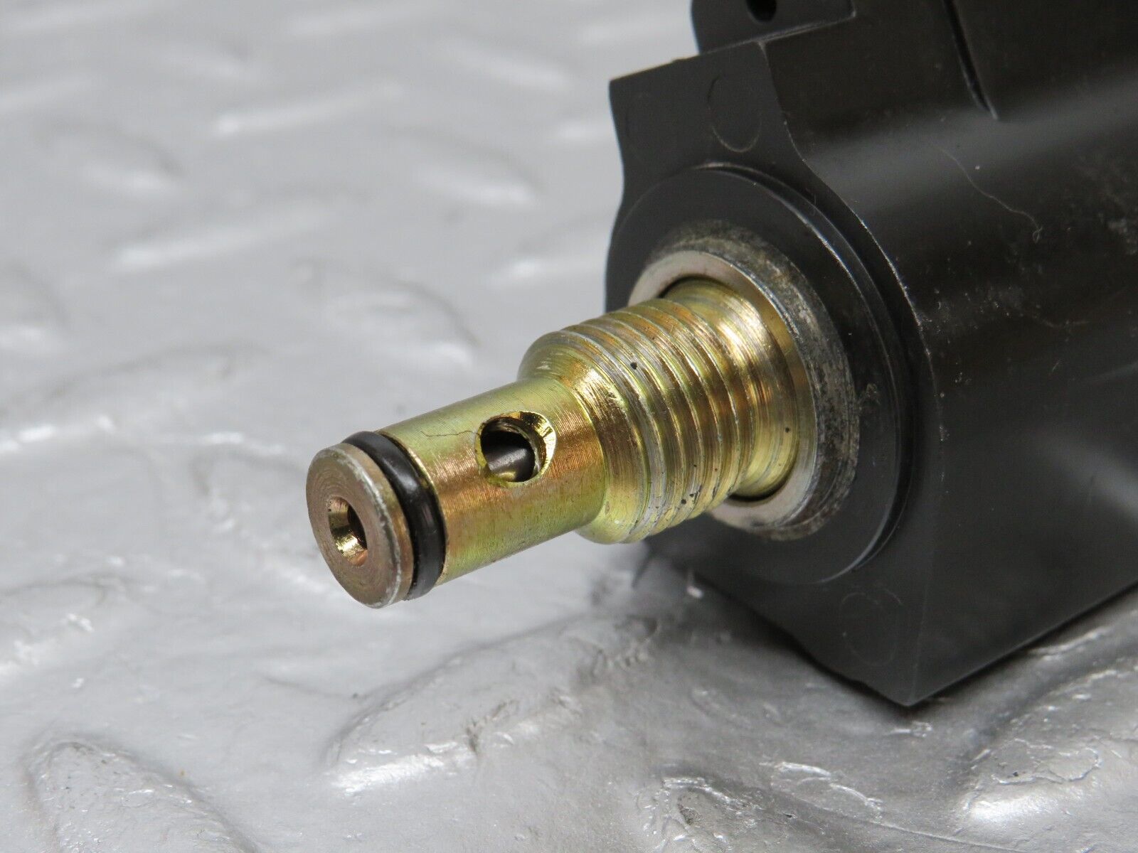 34574 Mercedes-Benz C126 380SEC Automatic Gearbox Solenoid 722.310 0003041890