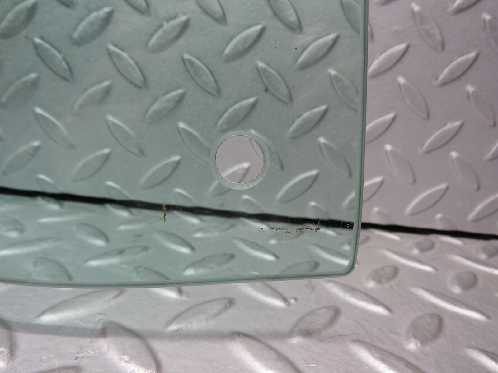 37874 Mercedes-Benz A124 320E Cabriolet Front Right Door Window Glass