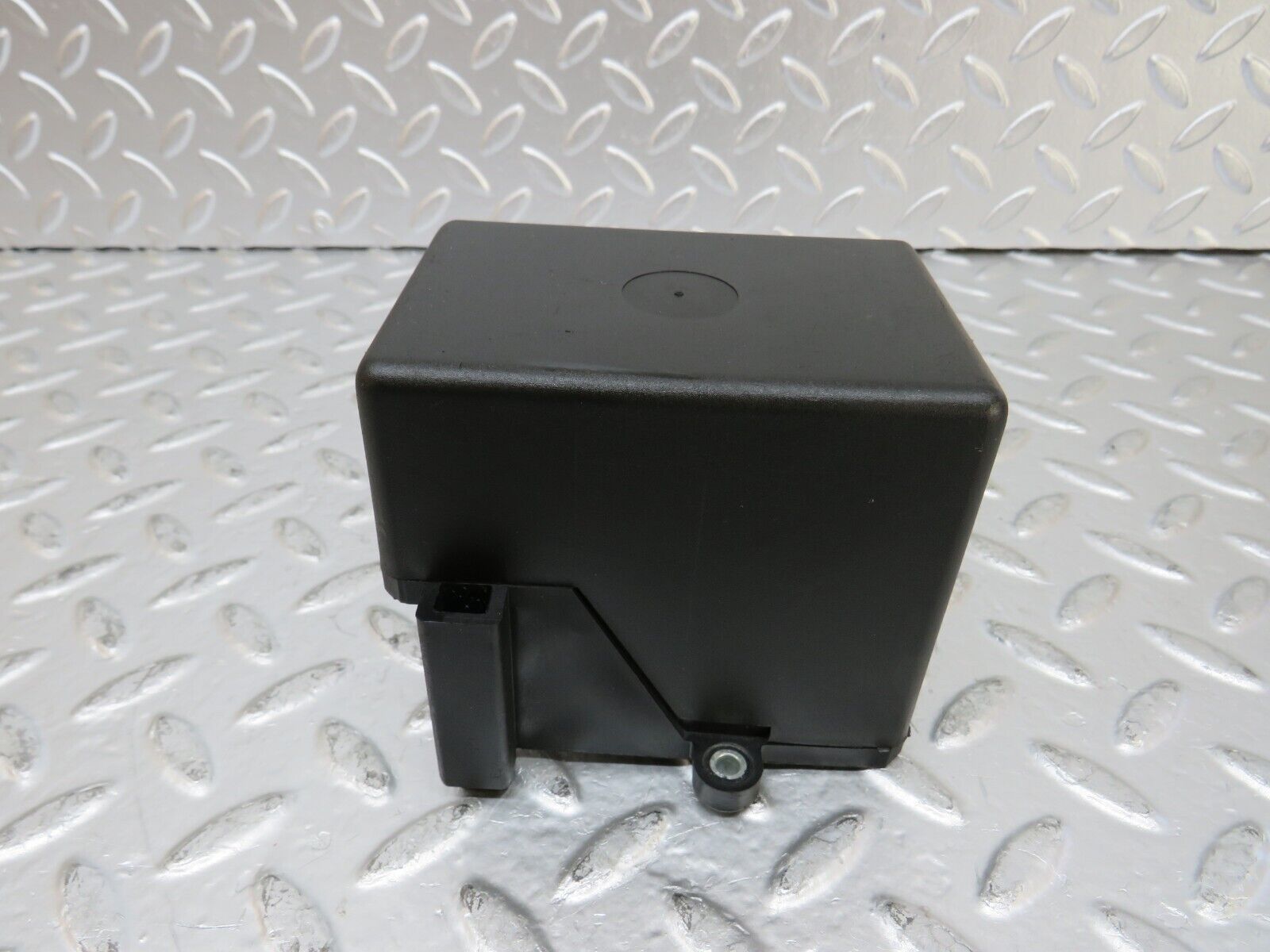 25357 Mercedes-Benz W201 190D Relay Box Cover 2015450103