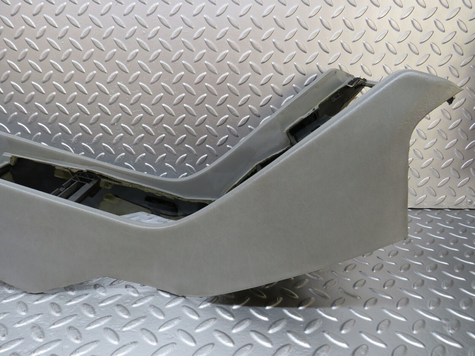 25884 Mercedes-Benz W124 280E Centre Console Grey