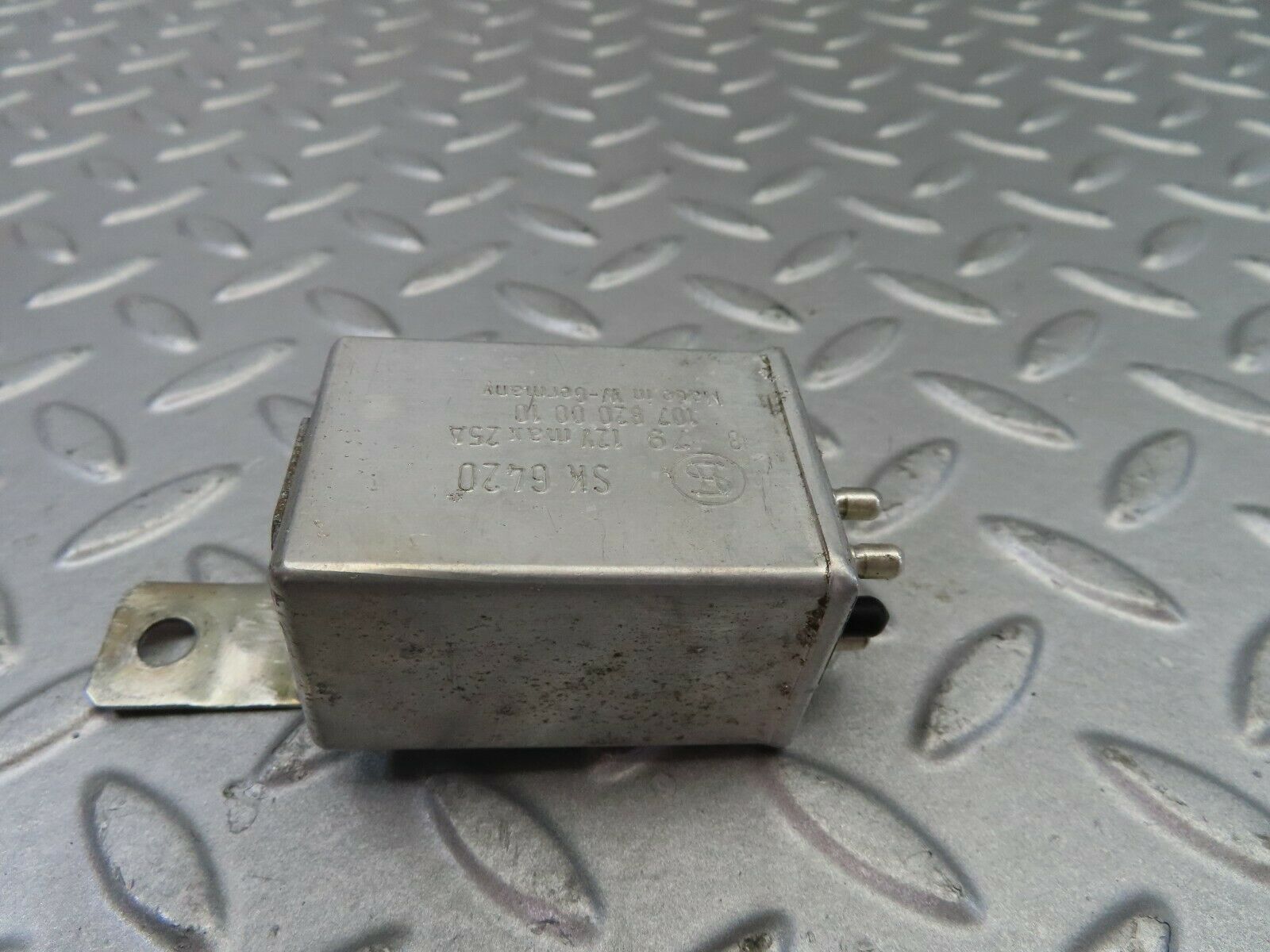 7444 Mercedes-Benz W116 450SE Heated Window Relay 1078200010