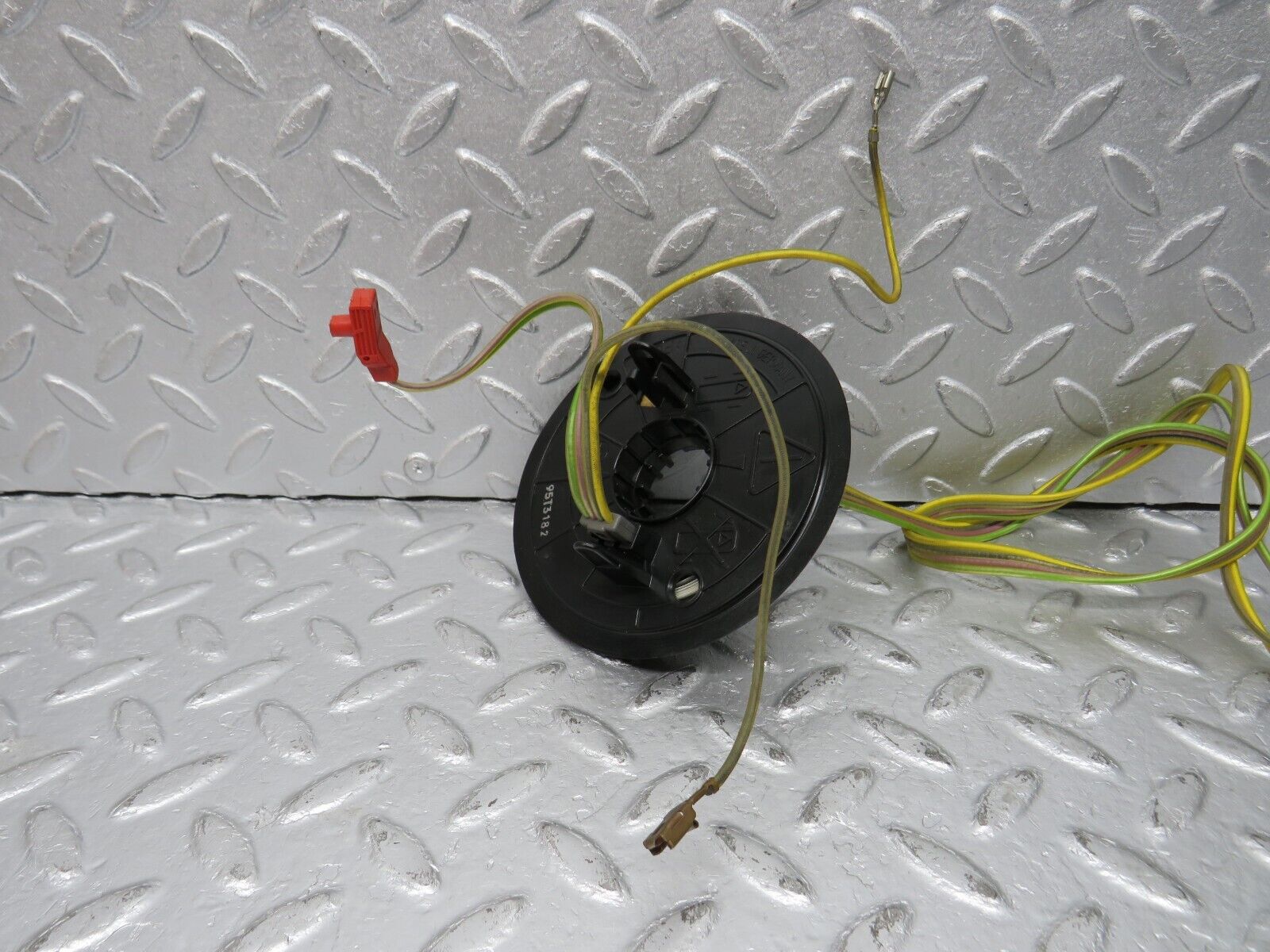 39475 Mercedes-Benz R129 320SL Coupe Steering Wheel Contact Plate 1704600049